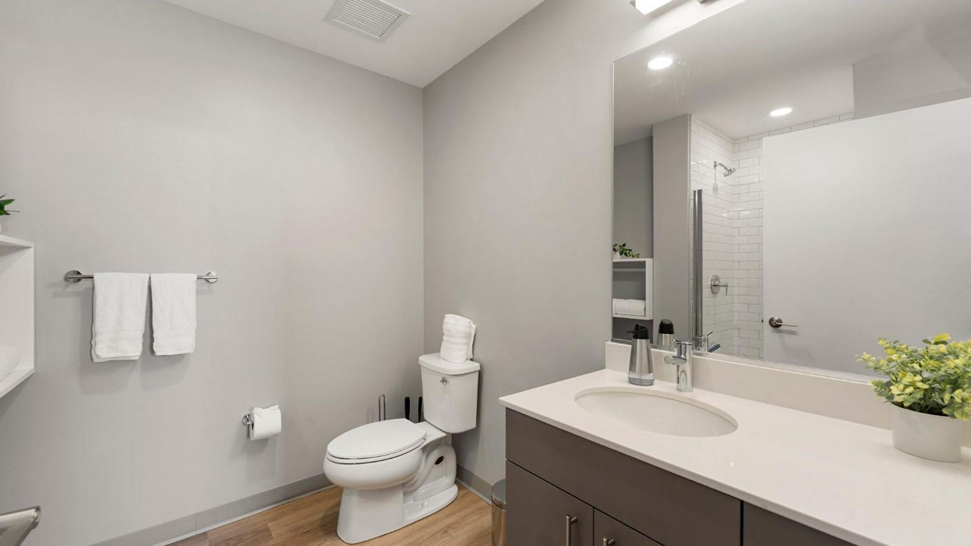 Corporate-friendly 4br Stylish & Hotel