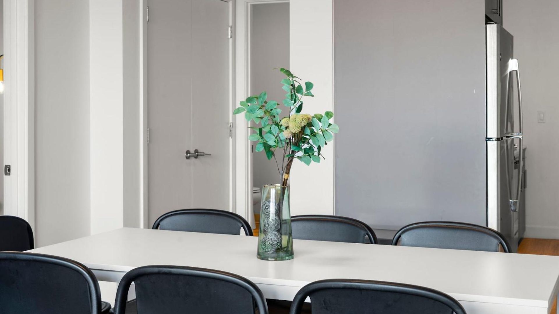 Corporate-friendly 4br Stylish &