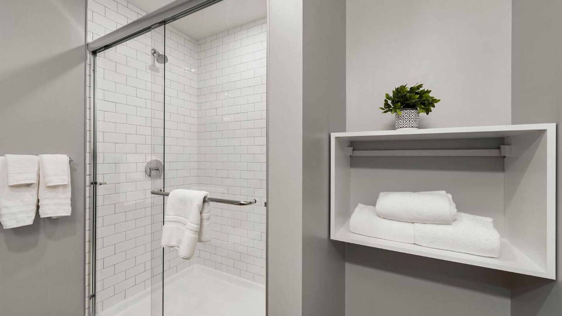Hotel Corporate-friendly 4br Stylish &