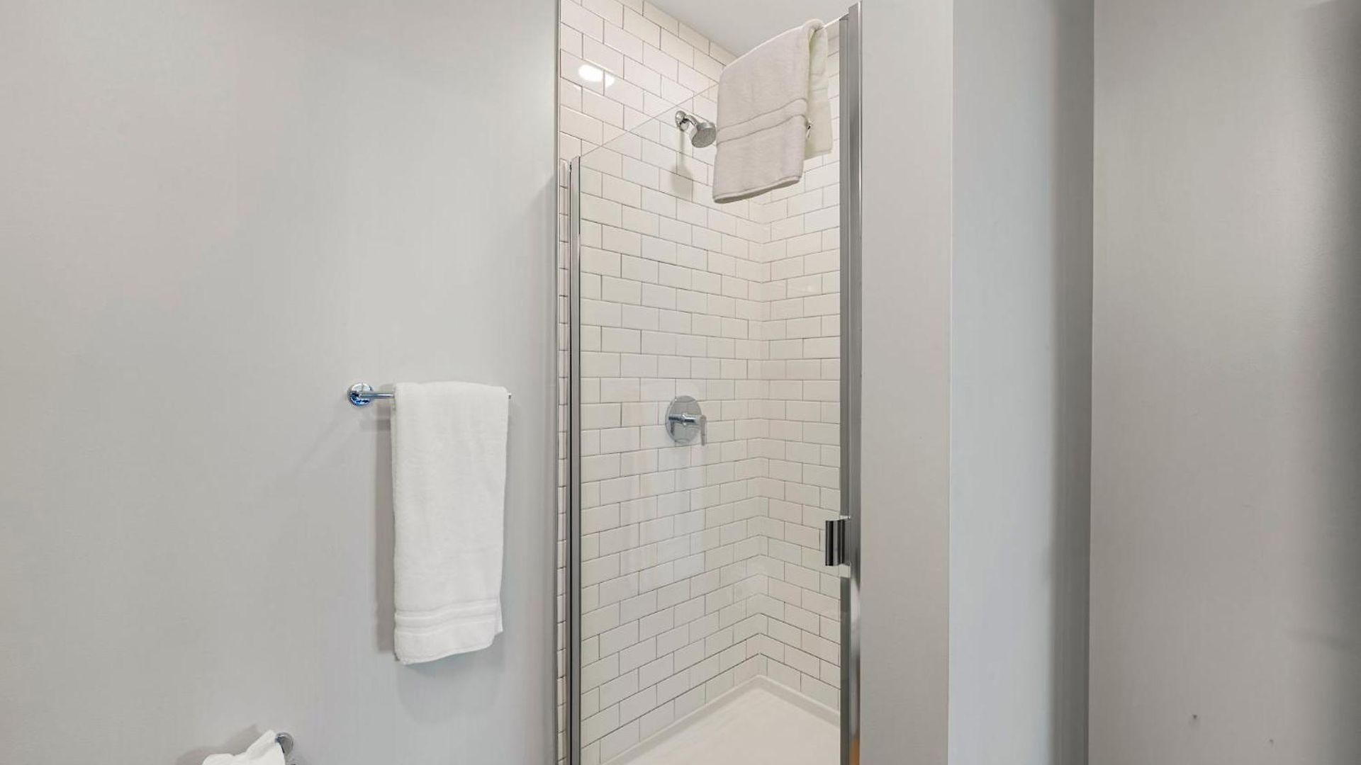 Hotel Corporate-friendly 4br Stylish & *