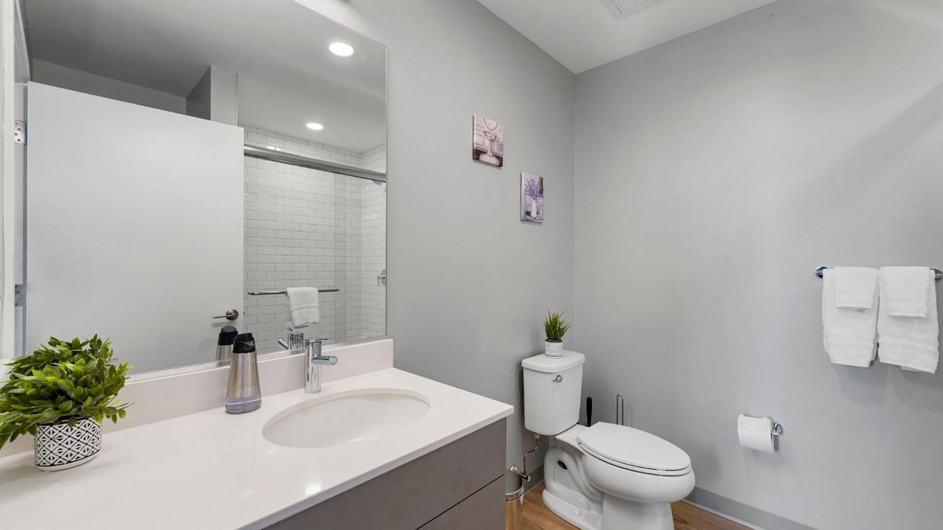 Hotel Corporate-friendly 4br Stylish & Chicago