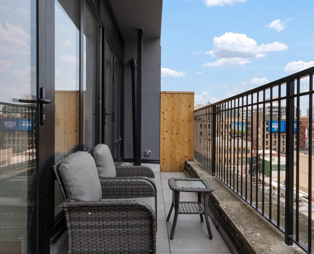 River North Private Deck With In And Out Parking Apartment