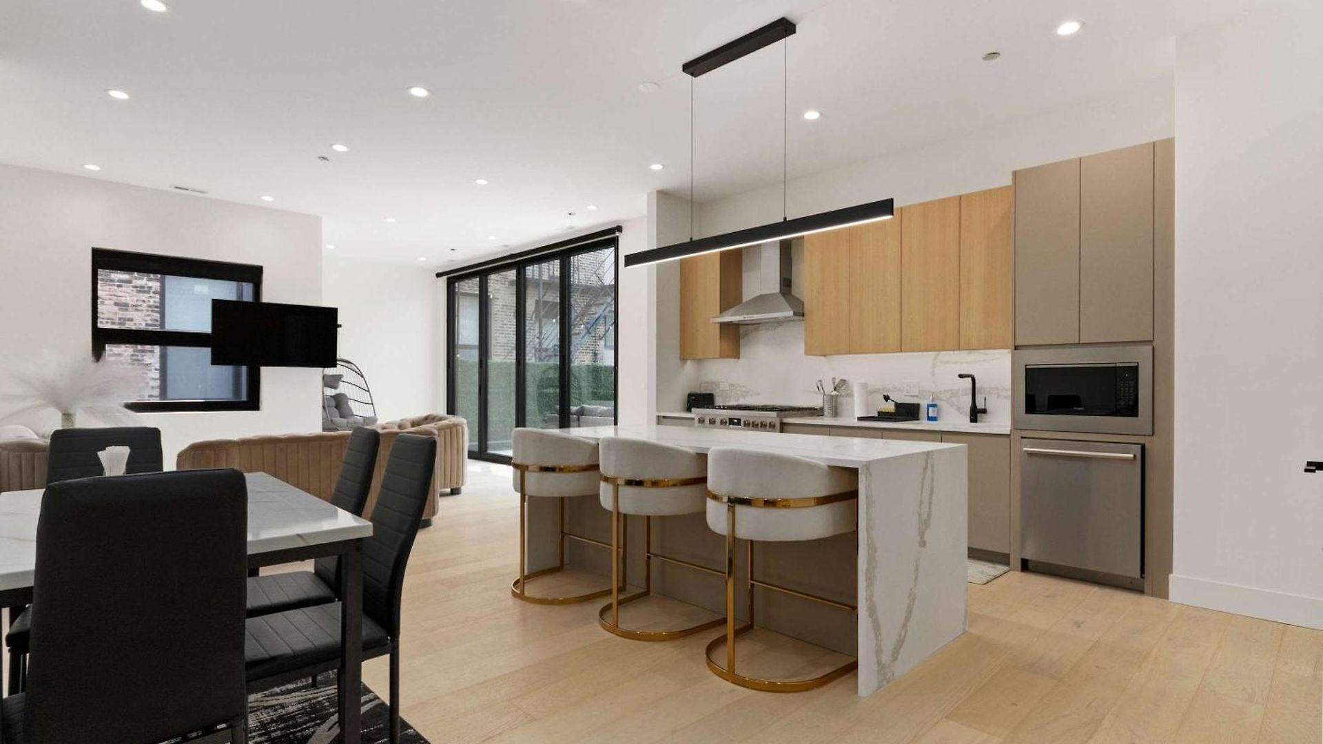 Apartment River North Private Deck With In And Out Parking Chicago