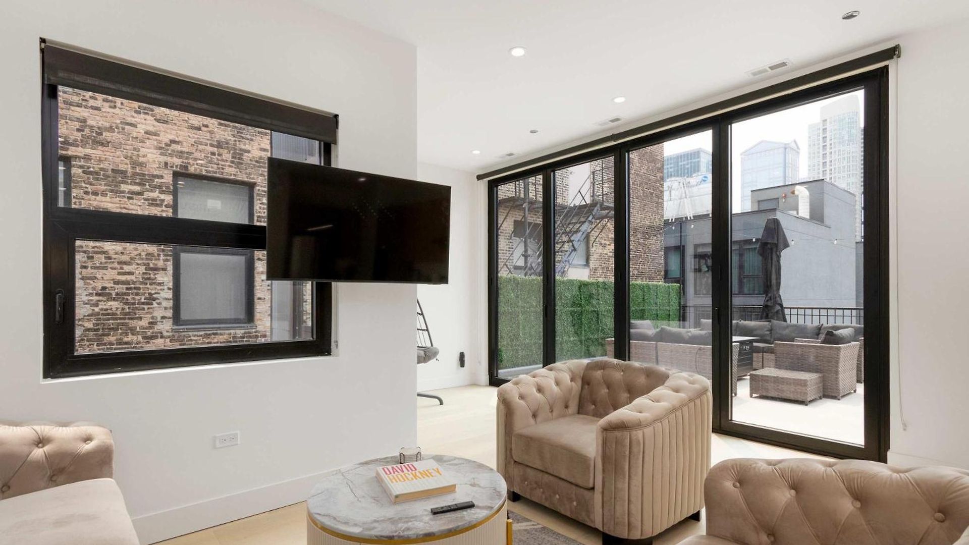River North Private Deck With In And Out Parking Apartment