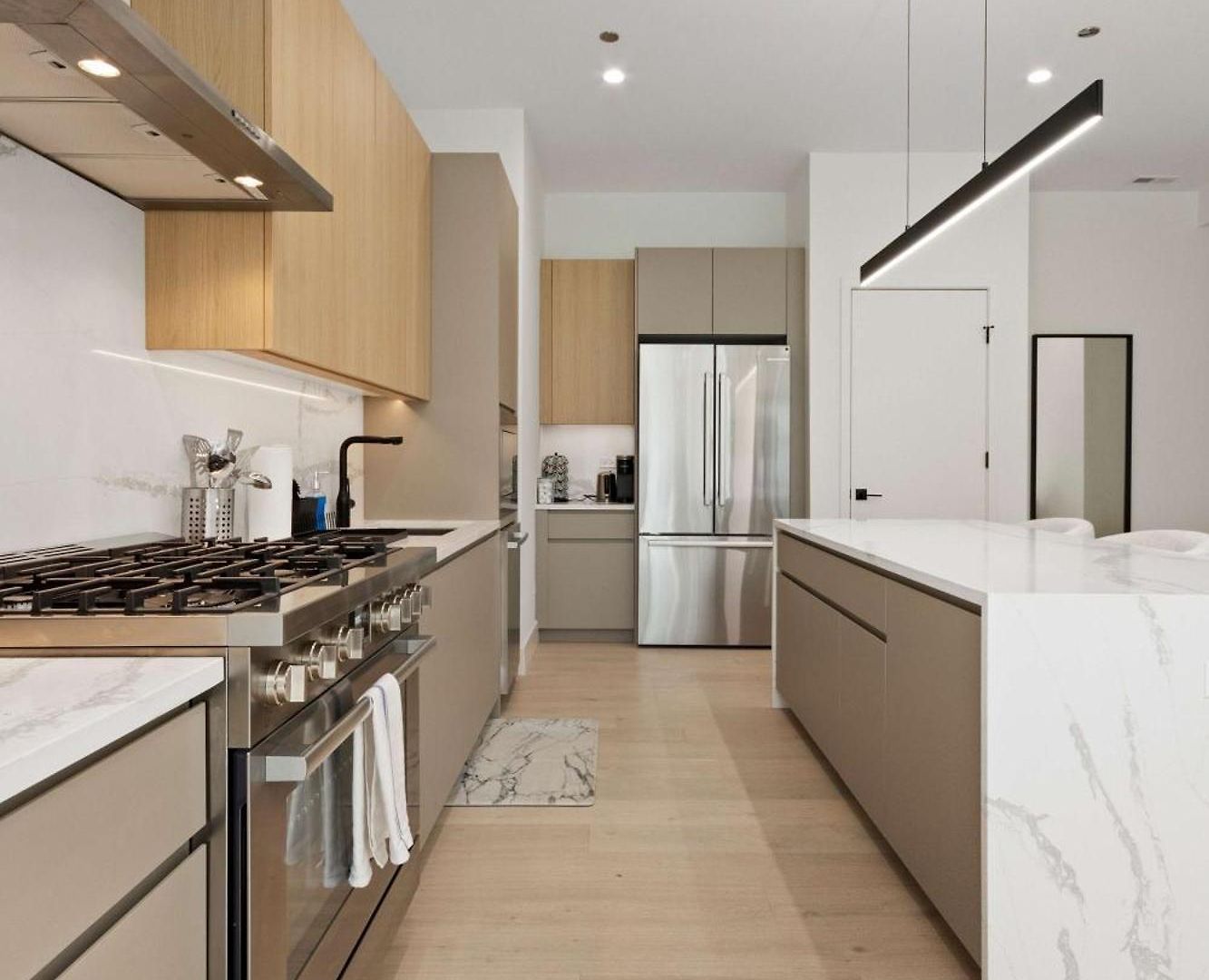 River North Private Deck With In And Out Parking Apartment Chicago