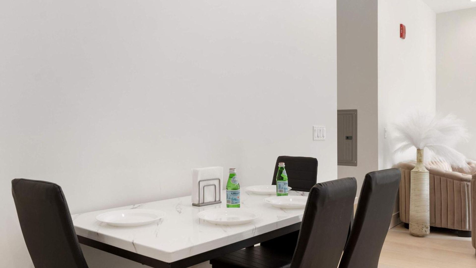River North Private Deck With In And Out Parking * Chicago