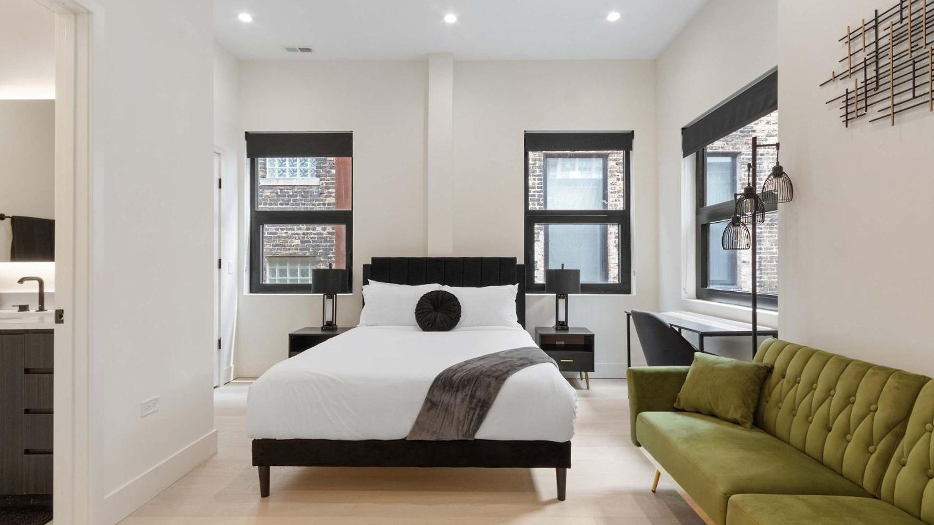 River North Private Deck With In And Out Parking * Chicago