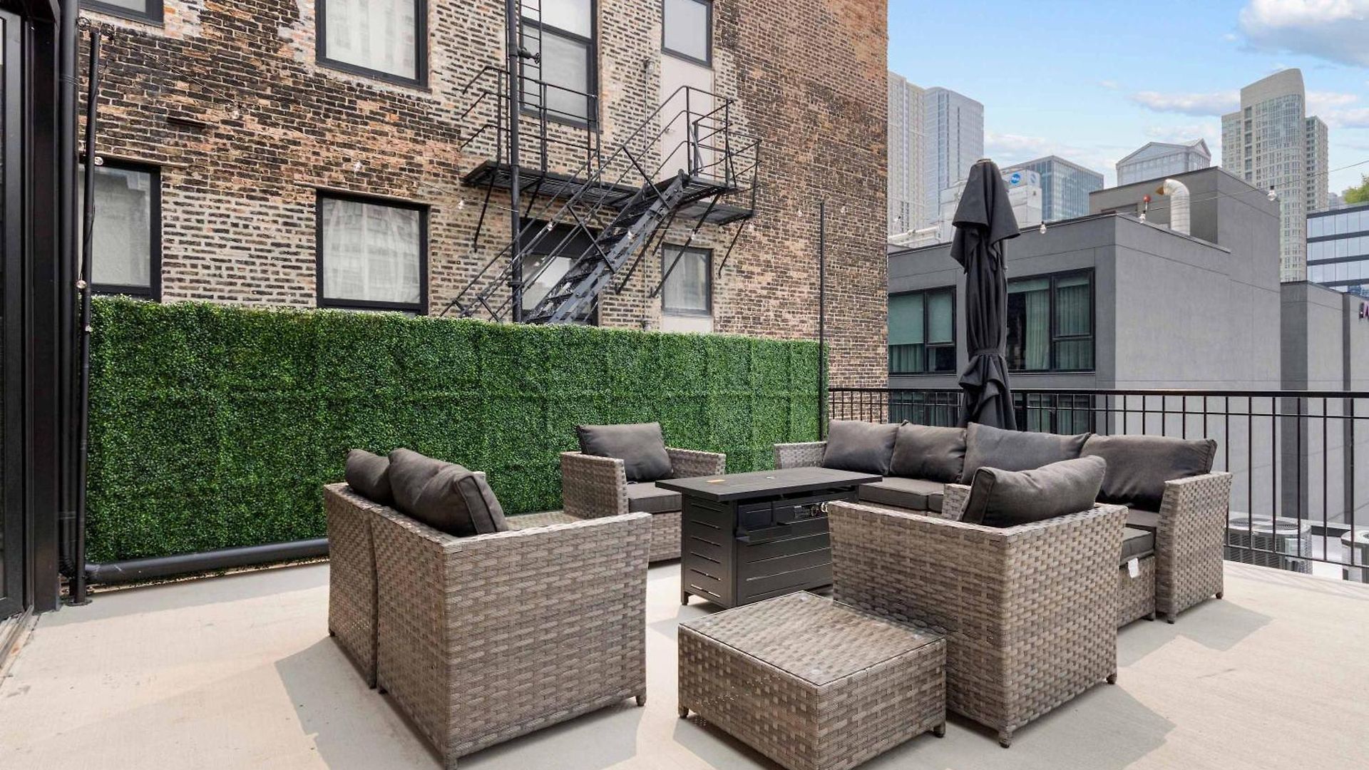 River North Private Deck With In And Out Parking