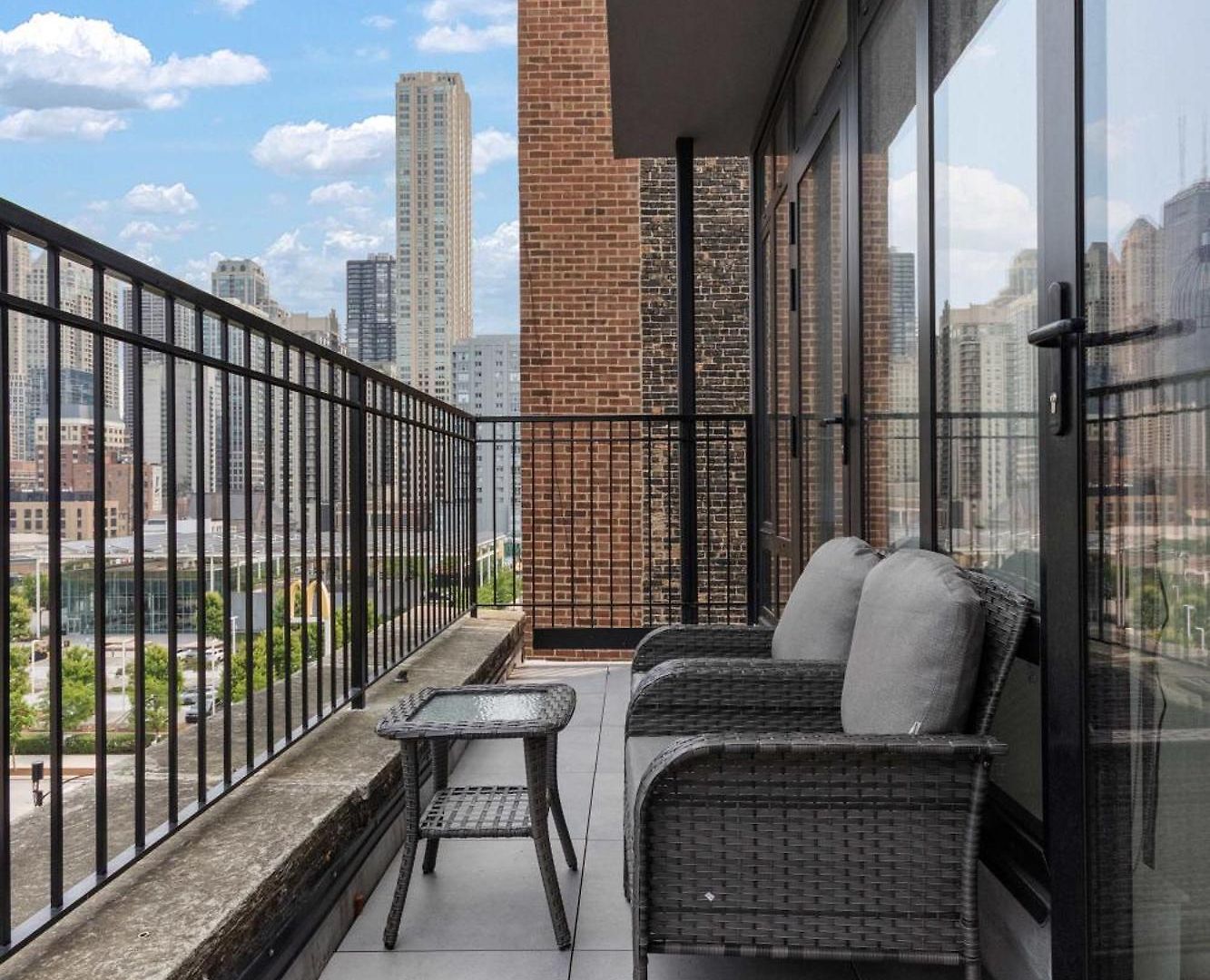 River North Private Deck With In And Out Parking * Chicago