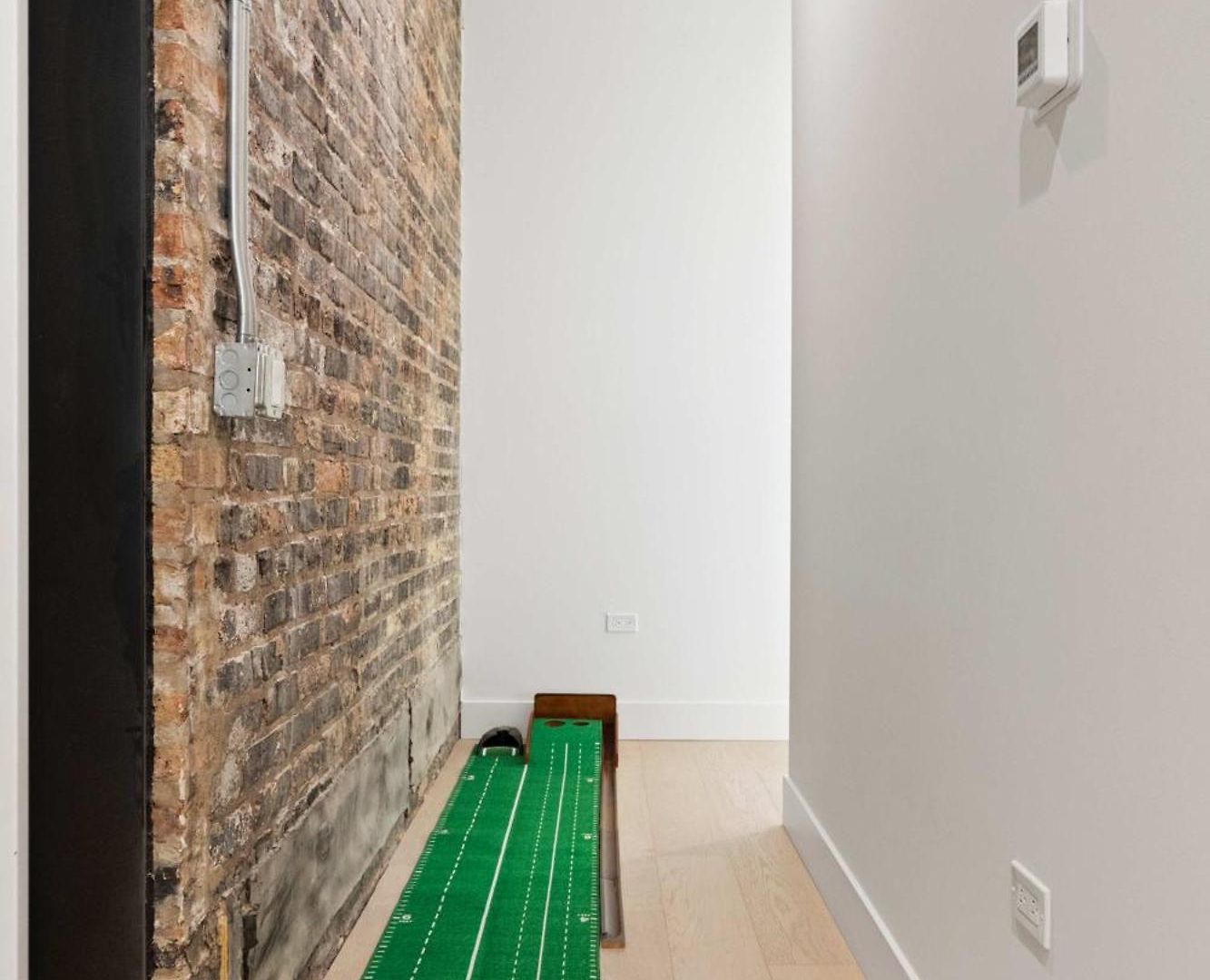 River North Private Deck With In And Out Parking Apartment