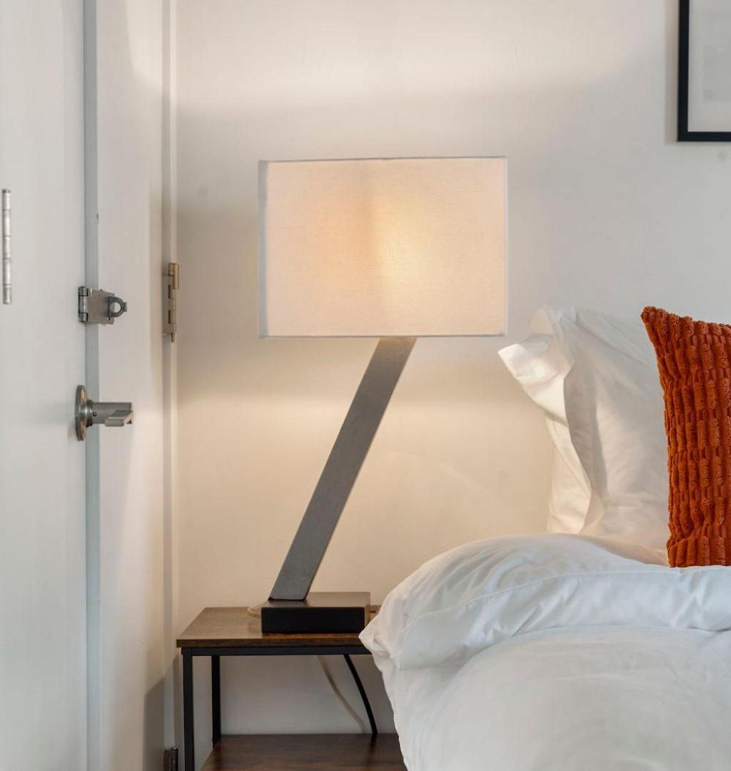 Chic 4-bedroom With Skyline Views & Amenities Hotel