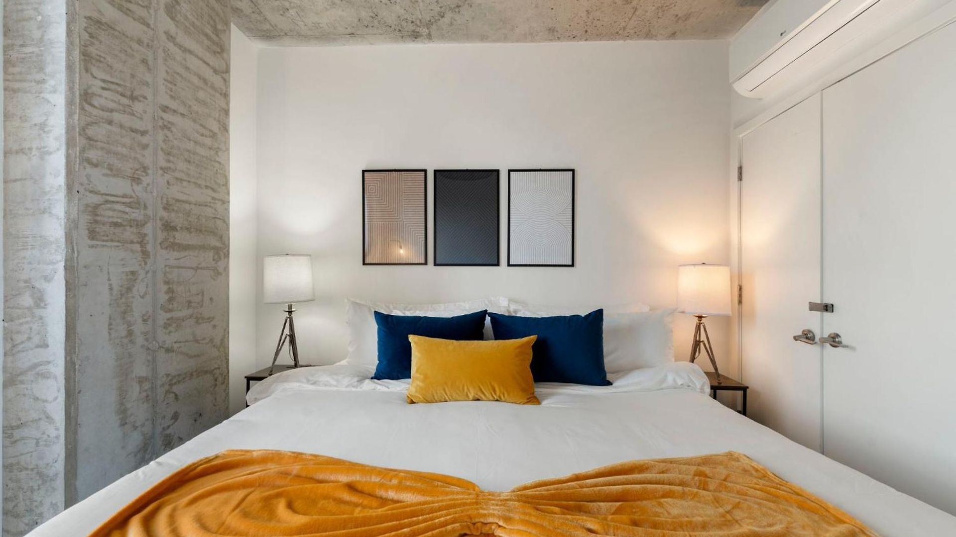 Chic 4-bedroom With Skyline Views & Amenities * Chicago