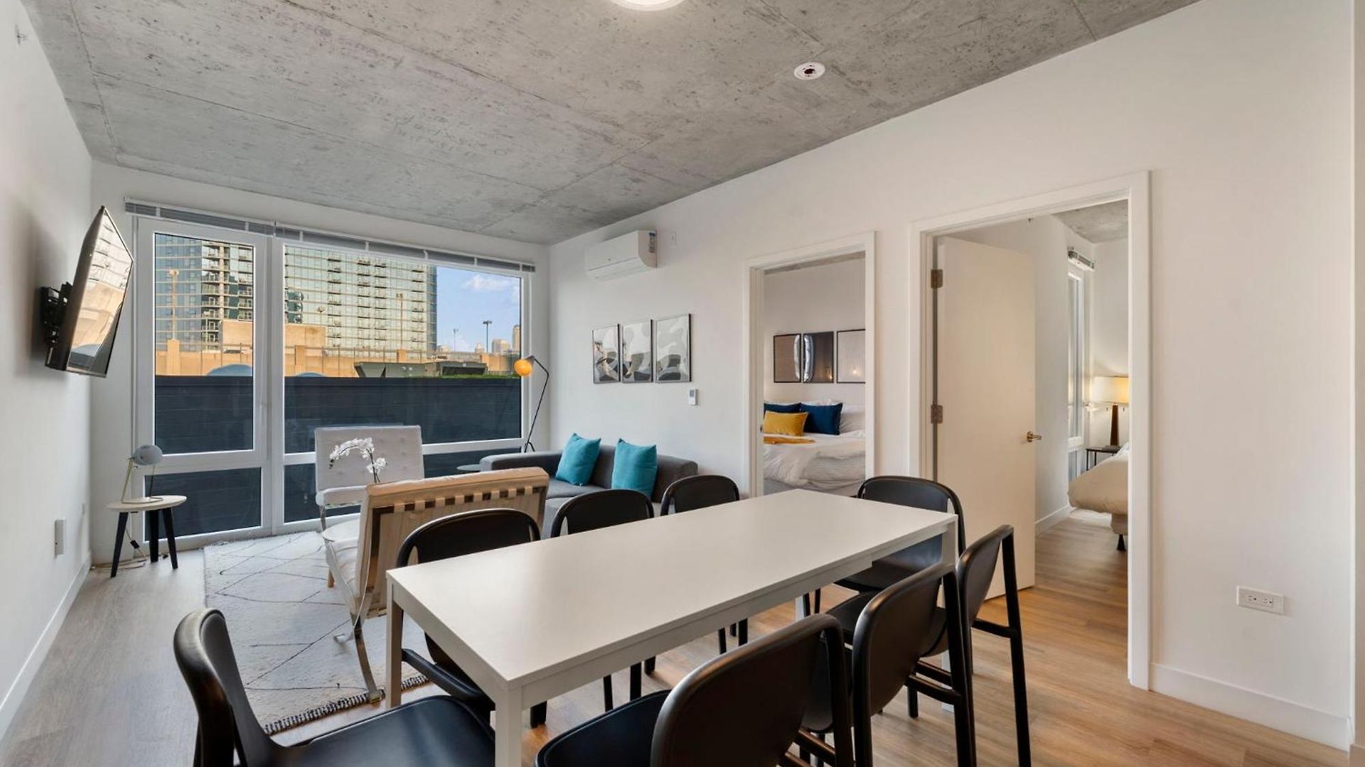 Chic 4-bedroom With Skyline Views & Amenities Hotel Chicago