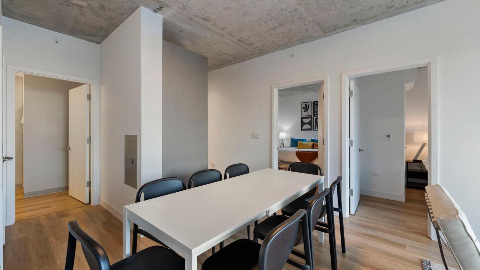 Chic 4-bedroom With Skyline Views & Amenities Chicago