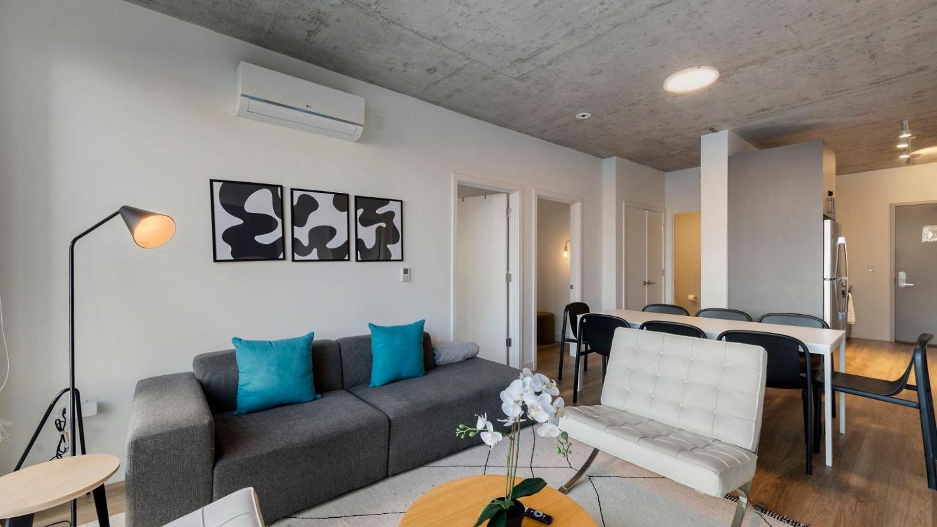 Chic 4-bedroom With Skyline Views & Amenities Hotel Chicago
