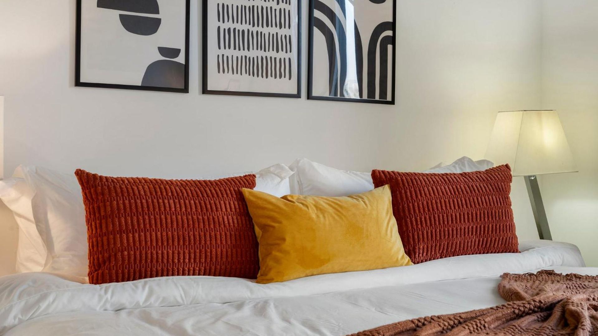 Chic 4-bedroom With Skyline Views & Amenities Hotel Chicago