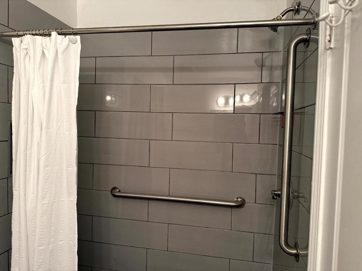 Apartment Cozy 1br Retreat Near Transit, Dining And Parking *
