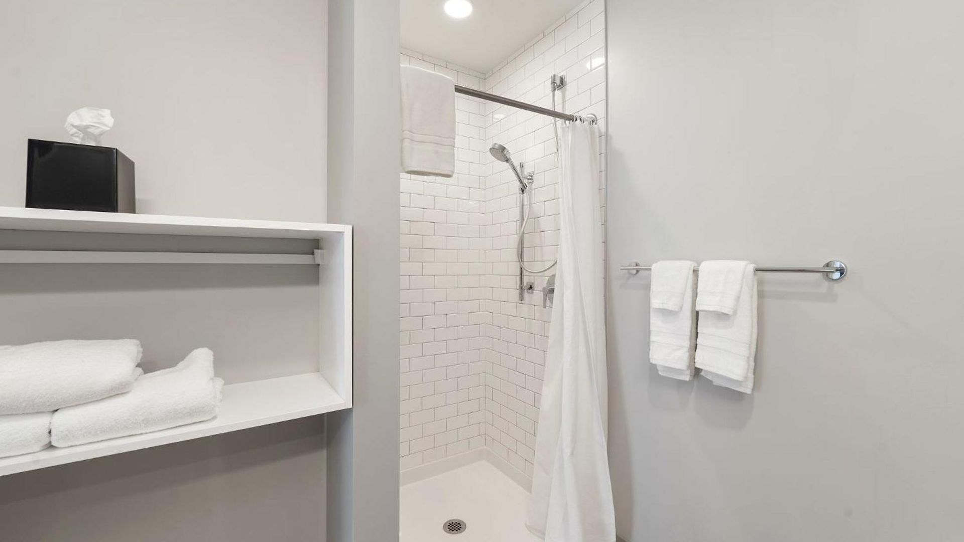 Escape Bright Sleek & Modern * Chicago