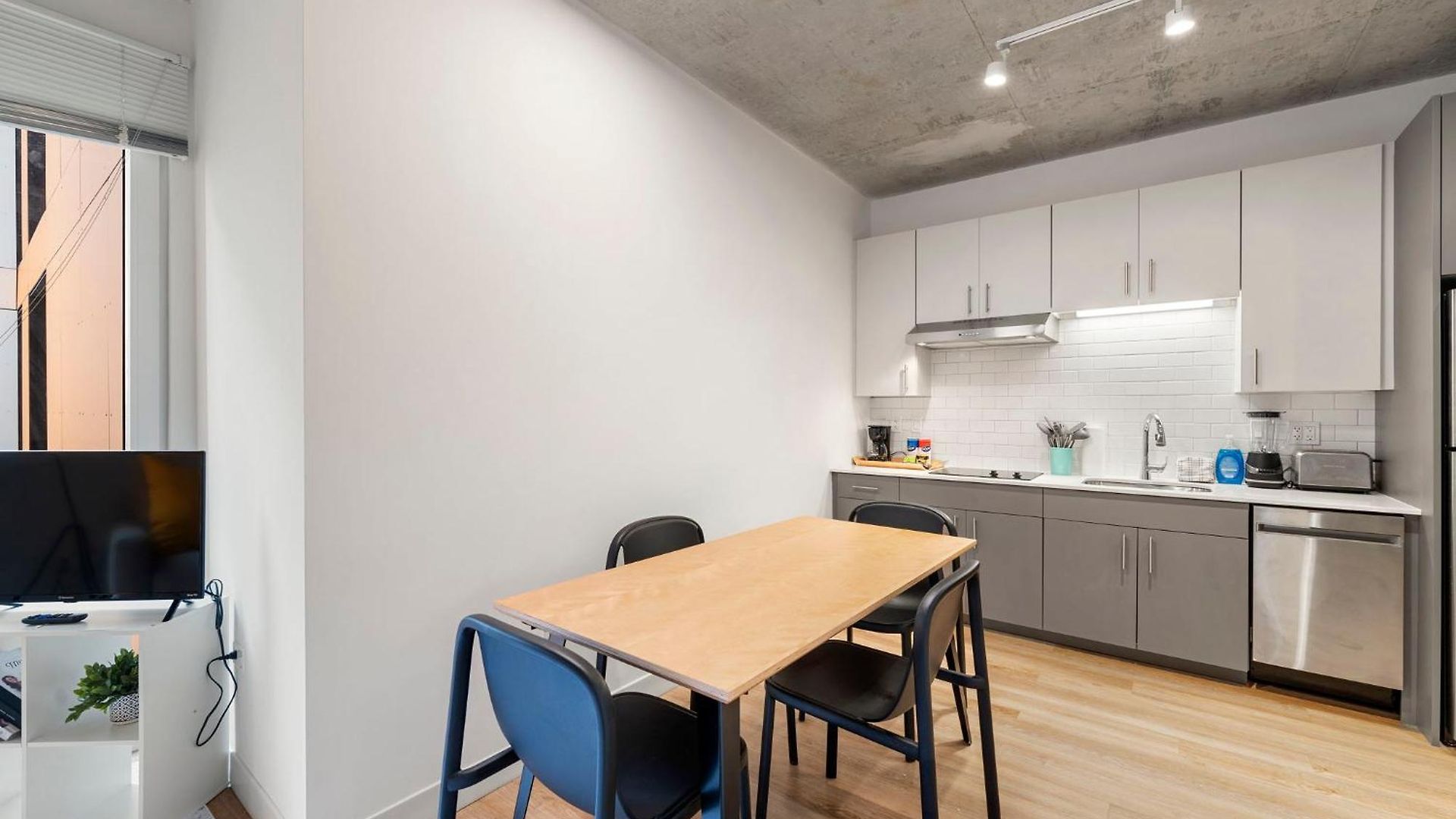 Escape Bright Sleek & Modern Hotel Chicago