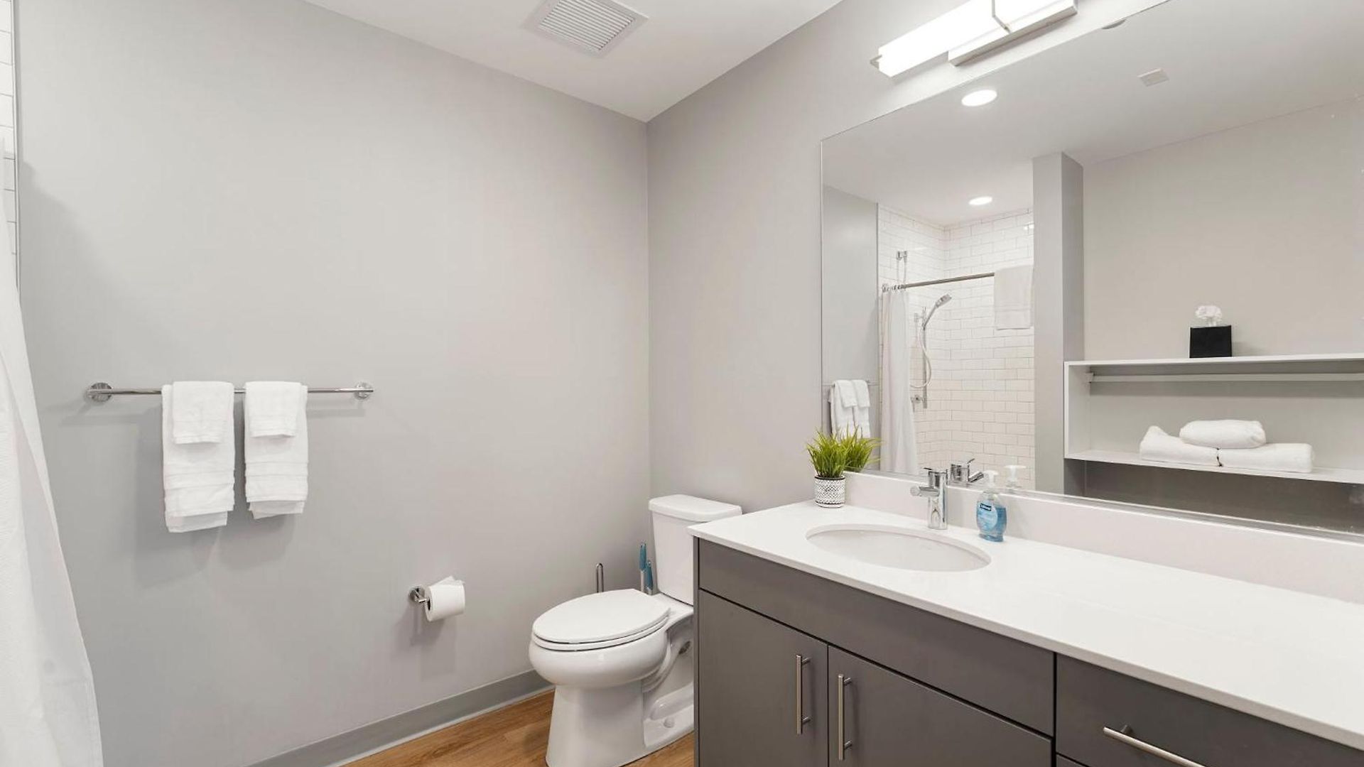 Escape Bright Sleek & Modern Chicago