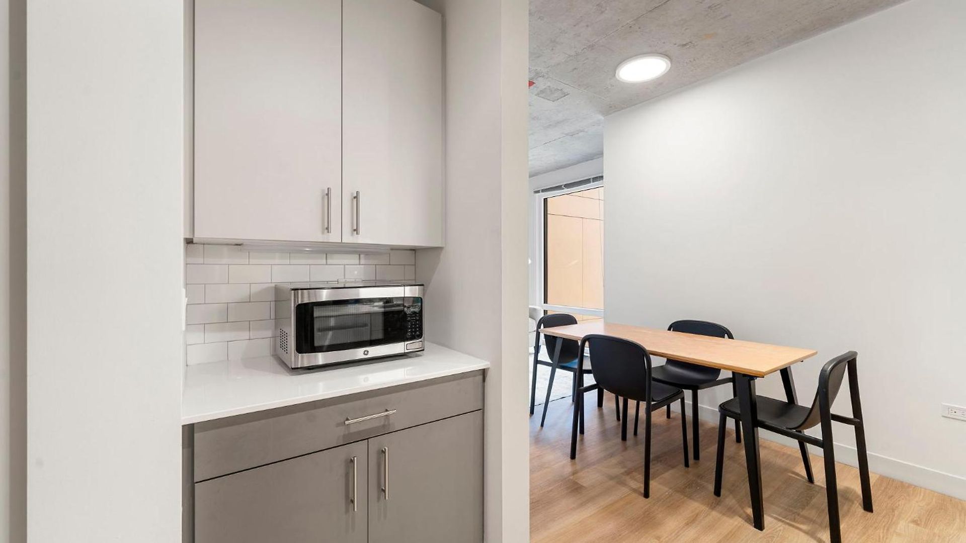 Escape Bright Sleek & Modern Hotel Chicago
