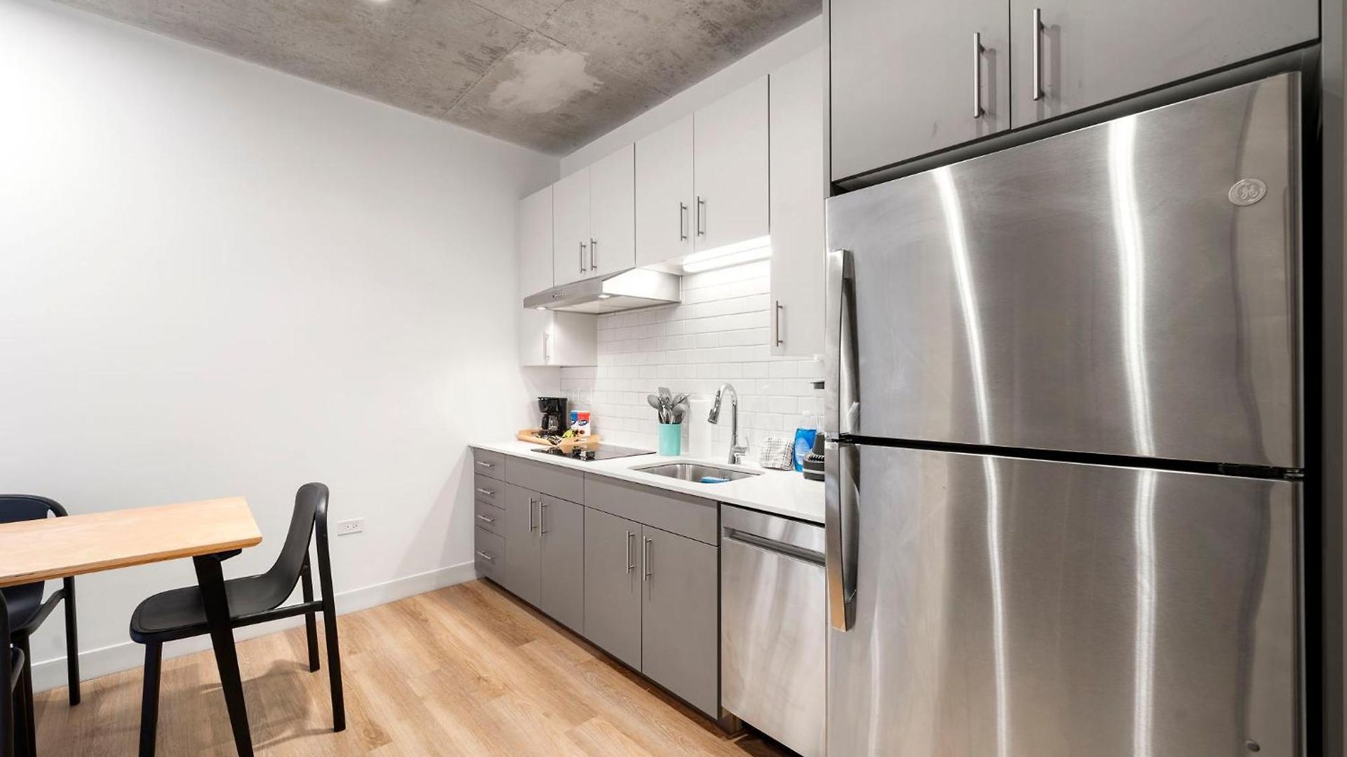 Hotel Escape Bright Sleek & Modern *