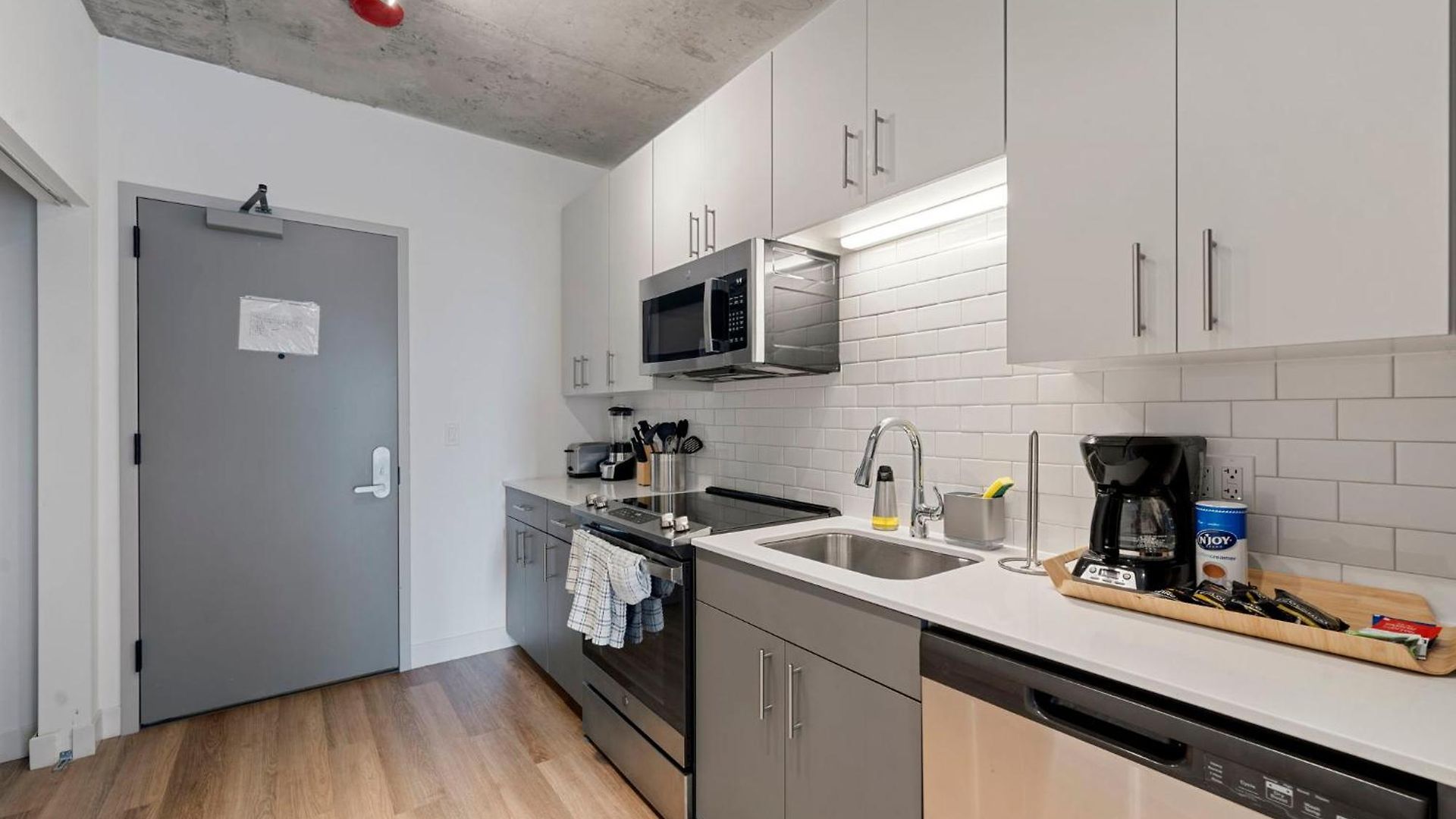 Hotel 4br Modern Gem Sleek Bright & *
