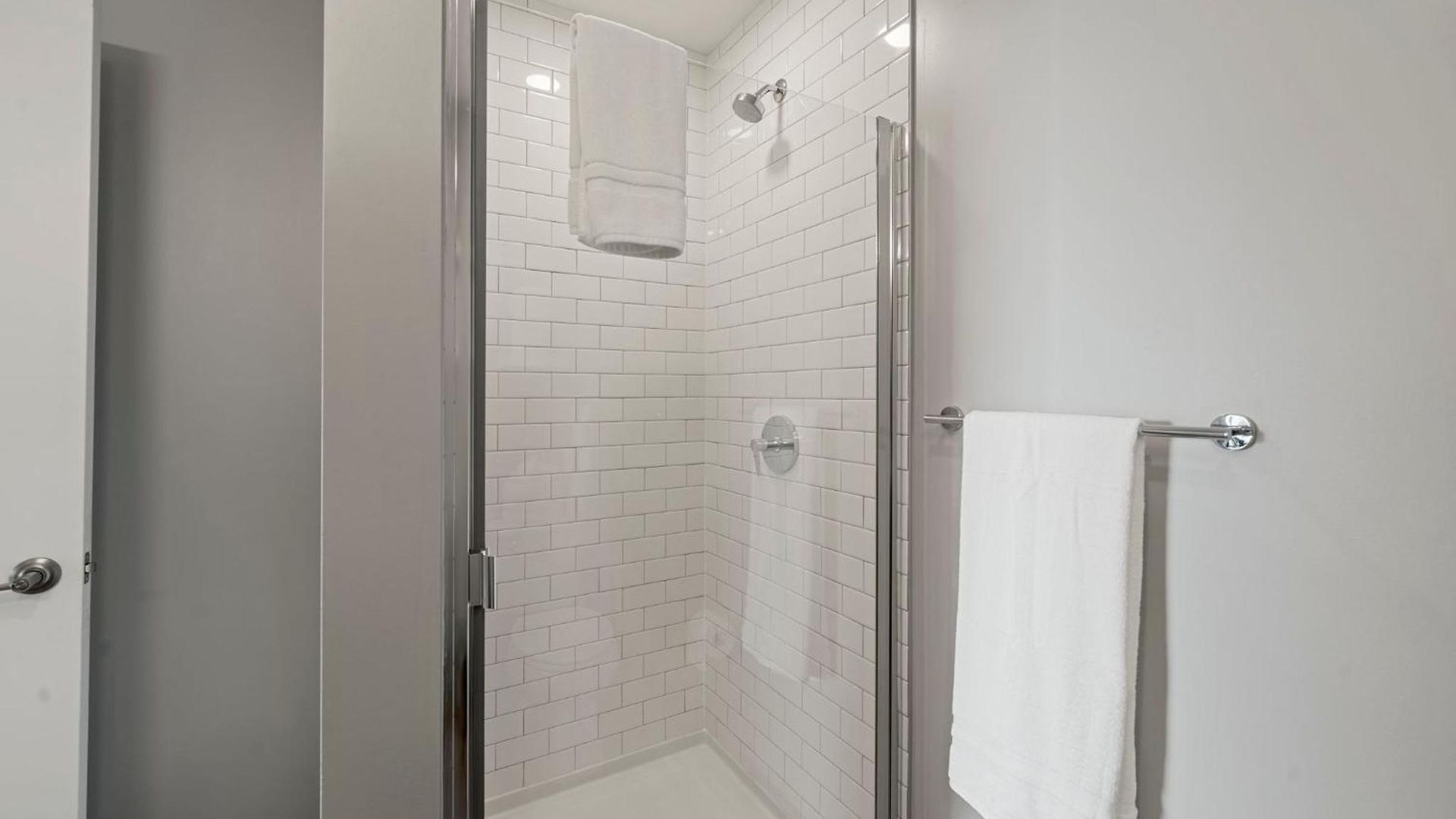 4br Modern Gem Sleek Bright & *