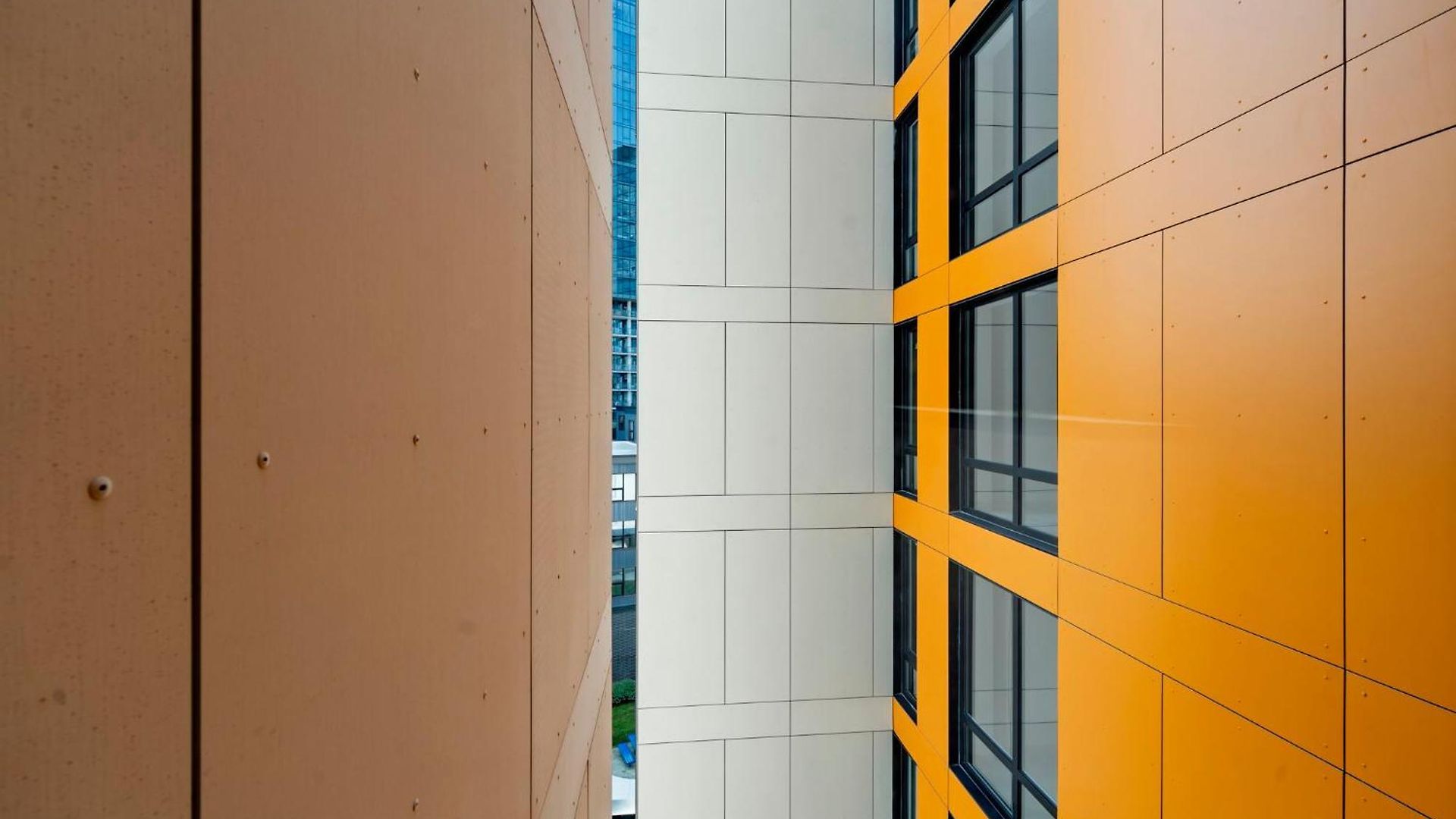 4br Modern Gem Sleek Bright & Hotel