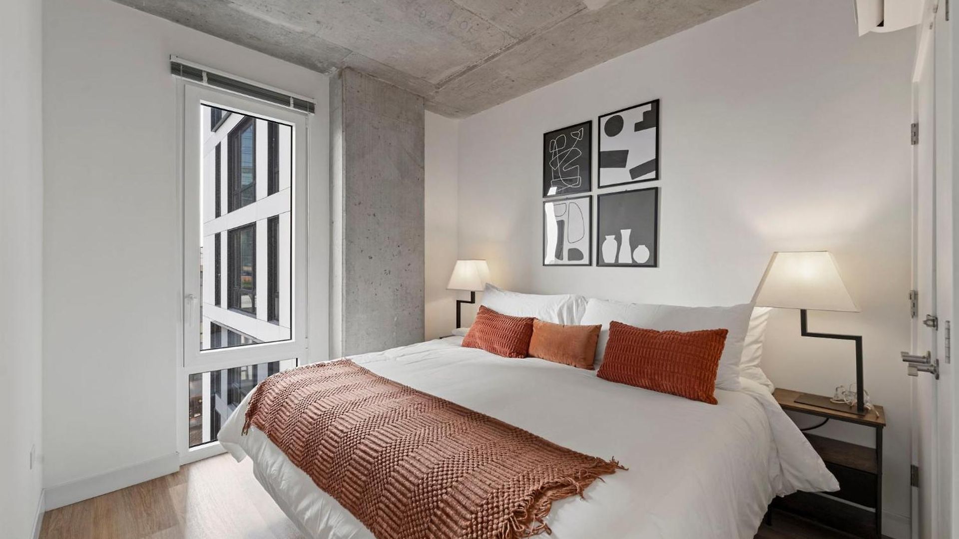 4br Modern Gem Sleek Bright & Hotel Chicago