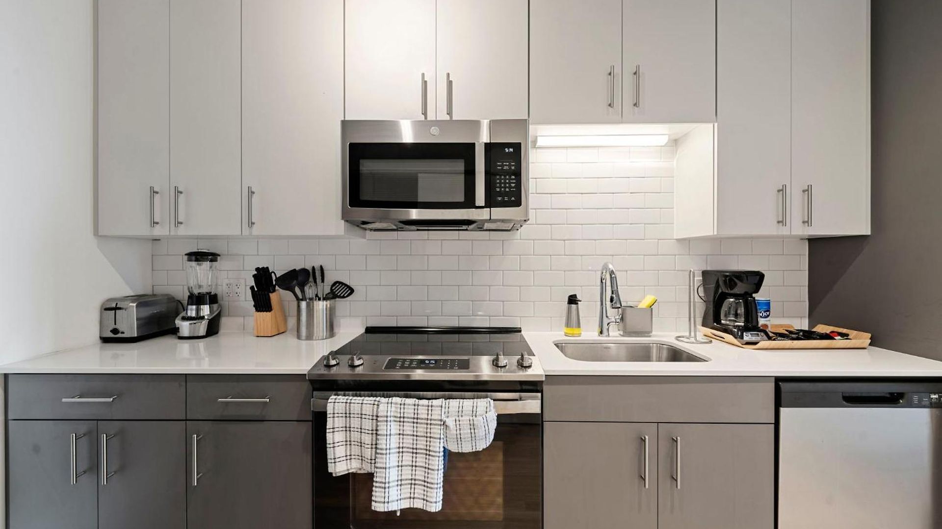 4br Modern Gem Sleek Bright & *