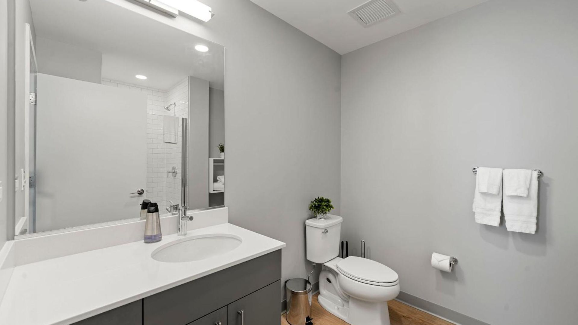 Hotel 4br Modern Gem Sleek Bright &