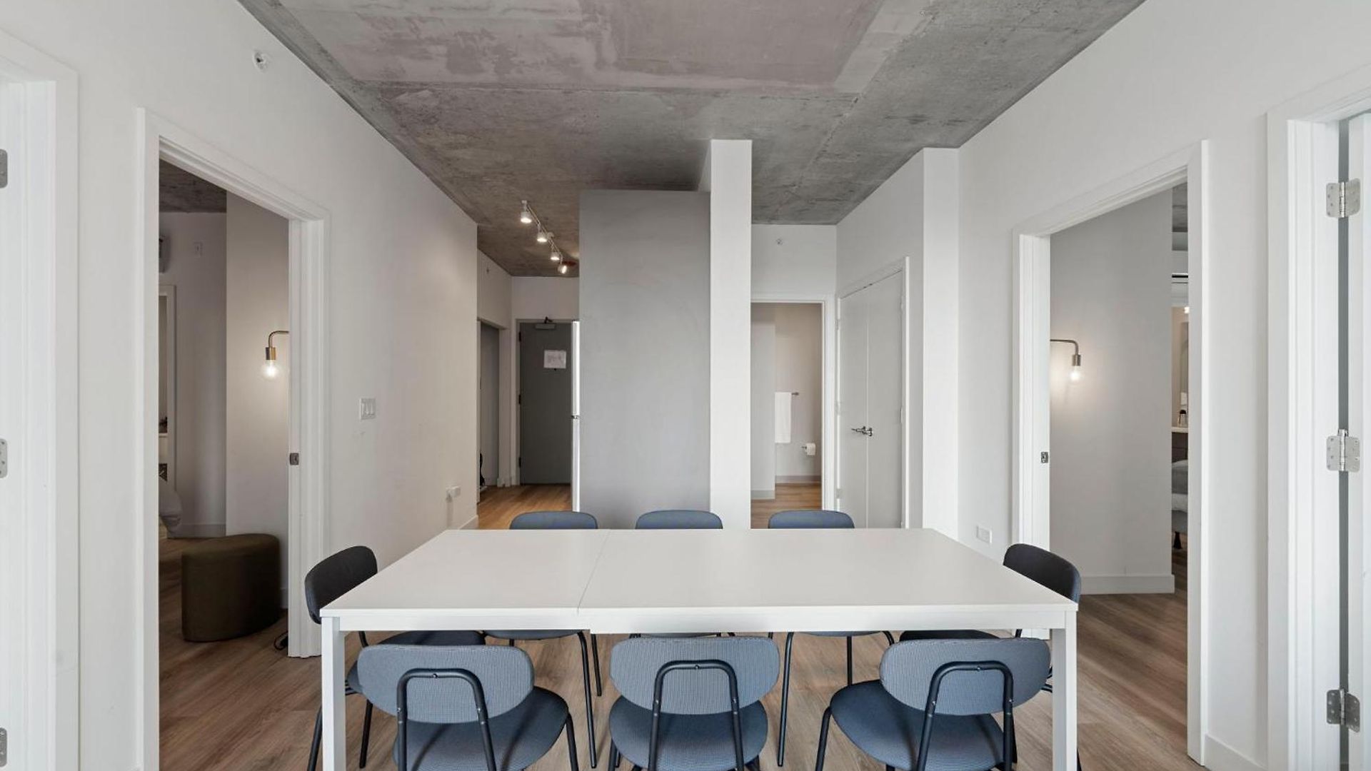 Hotel 4br Modern Gem Sleek Bright & Chicago