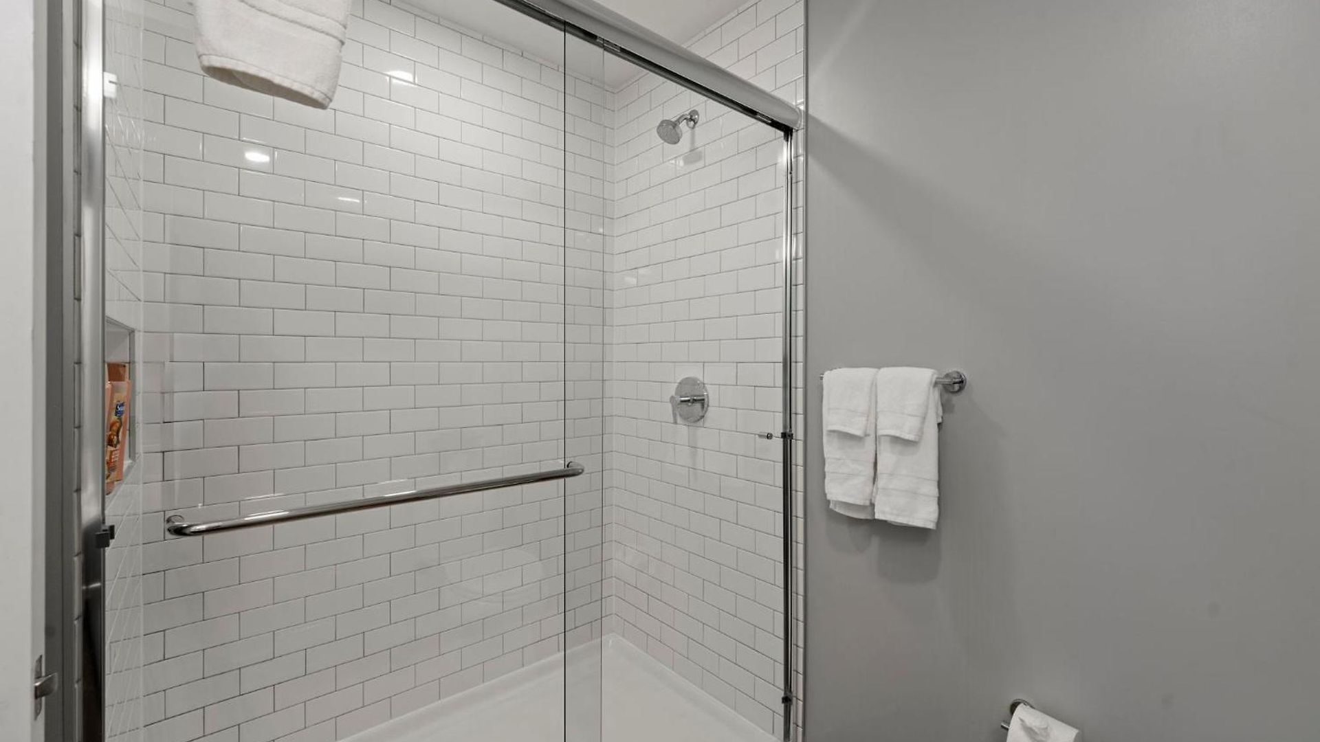 4br Modern Gem Sleek Bright & Chicago