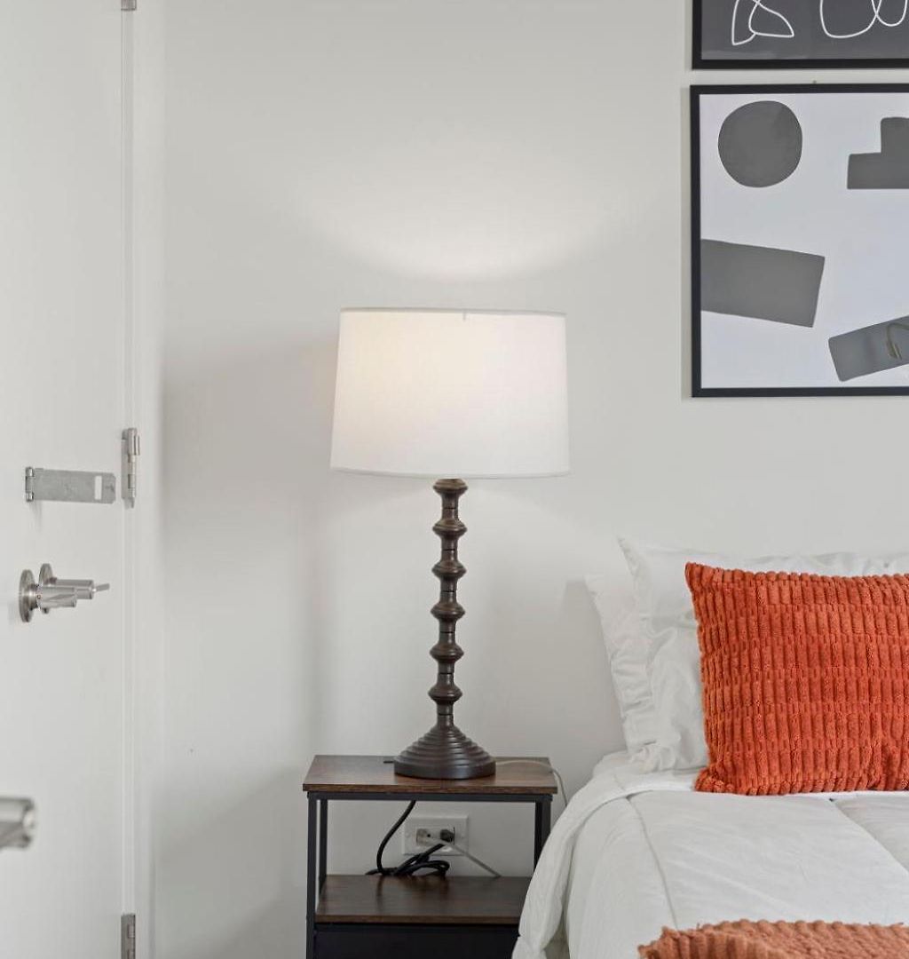 2br Escape Bright Sleek Spacious