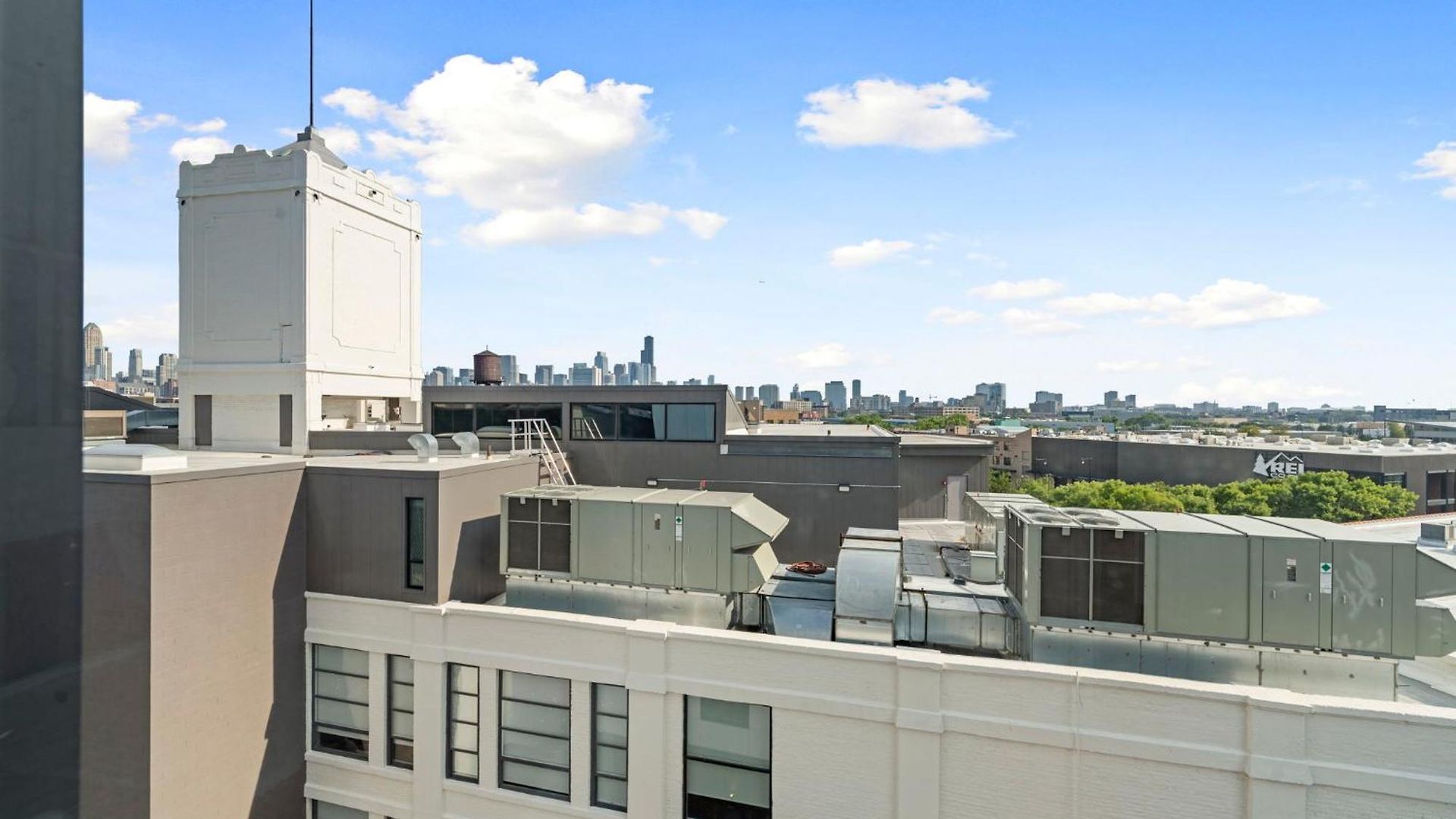 2br Escape Bright Sleek Spacious Hotel
