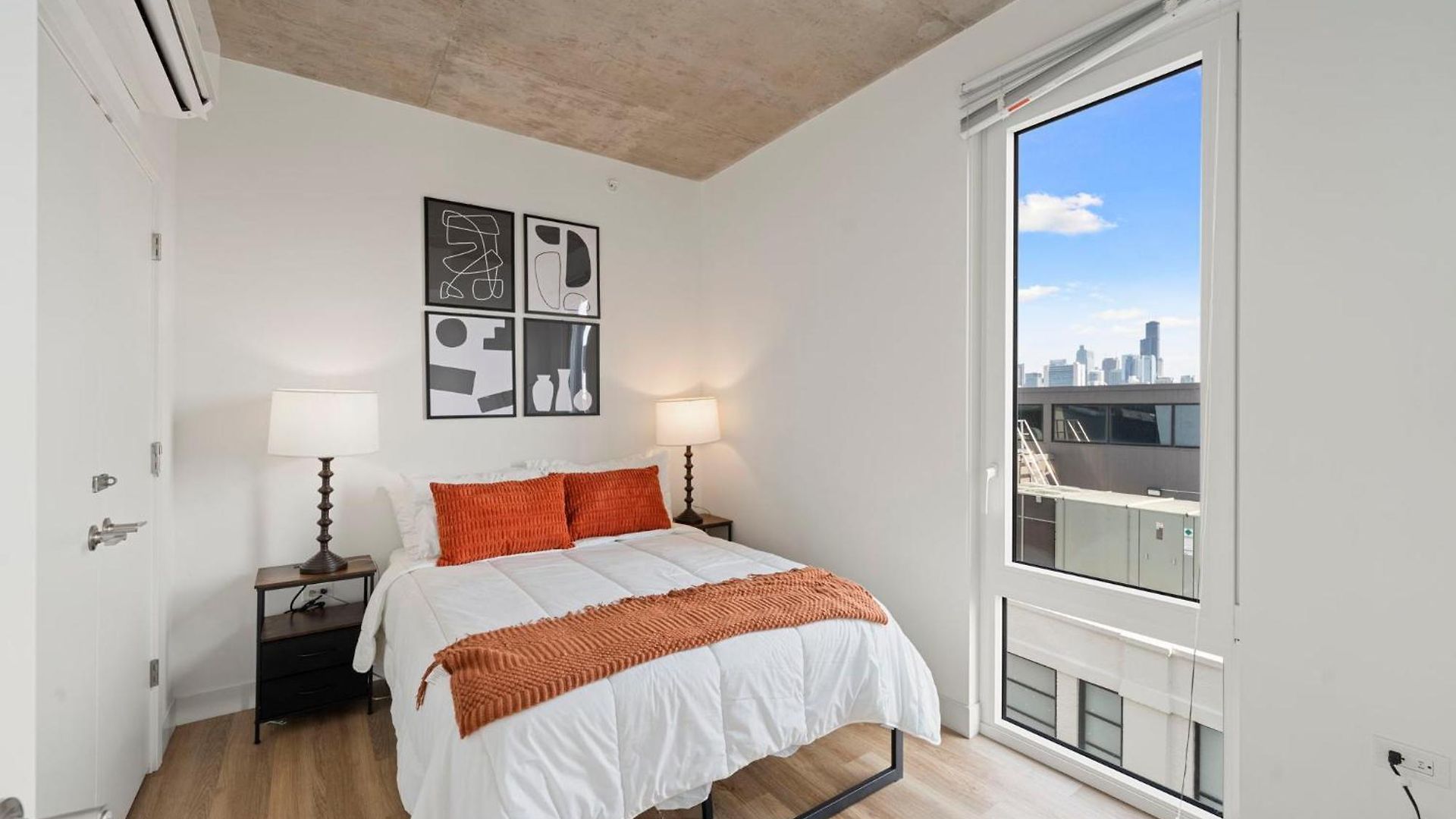Hotel 2br Escape Bright Sleek Spacious Chicago