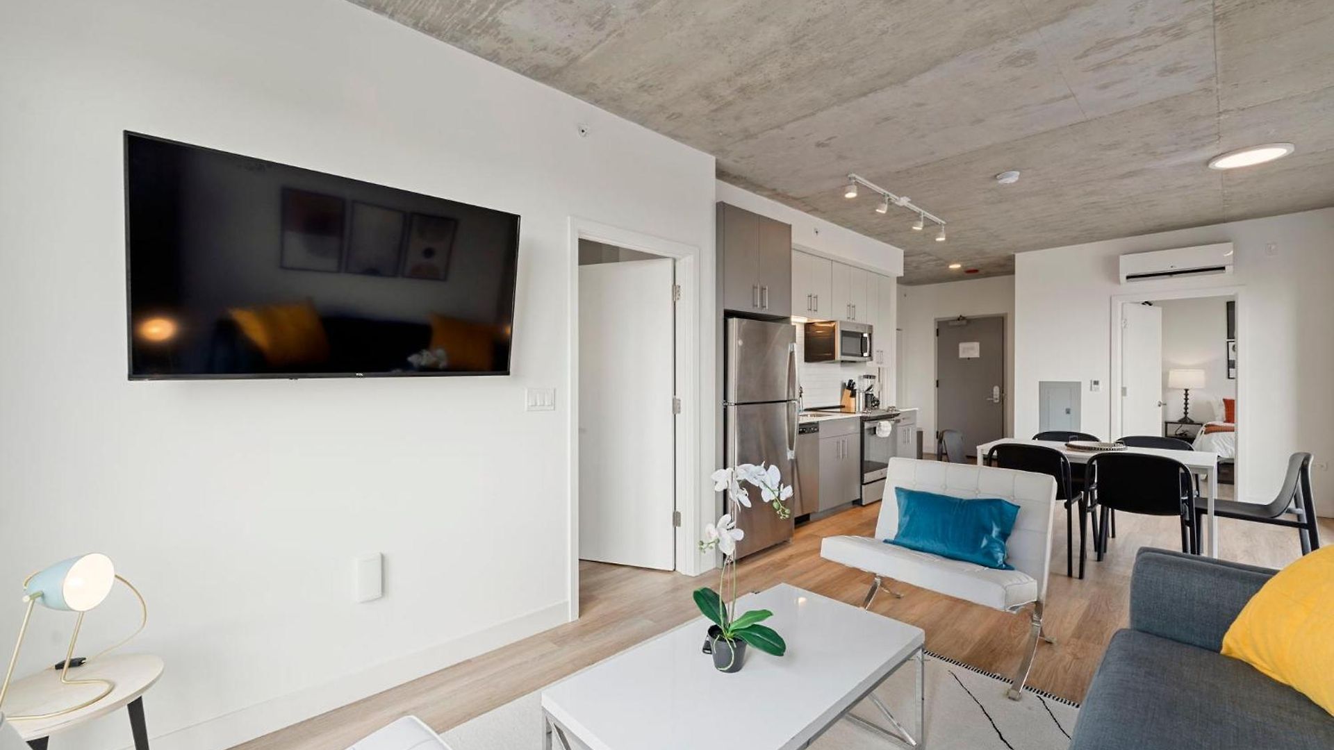 Hotel 2br Escape Bright Sleek Spacious