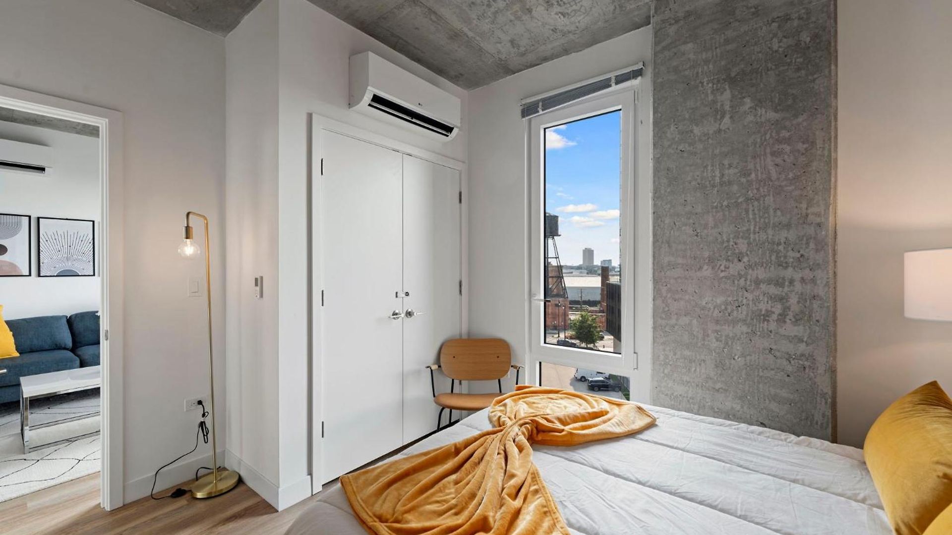 2br Escape Bright Sleek Spacious Hotel Chicago