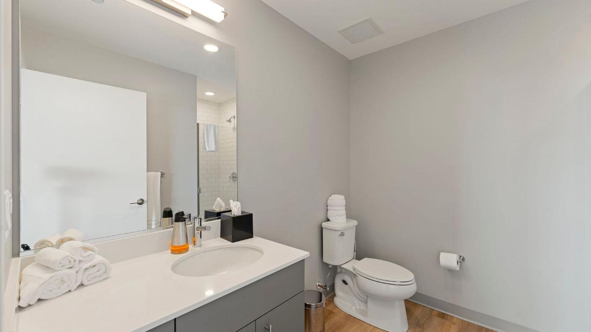 Hotel 2br Escape Bright Sleek Spacious *