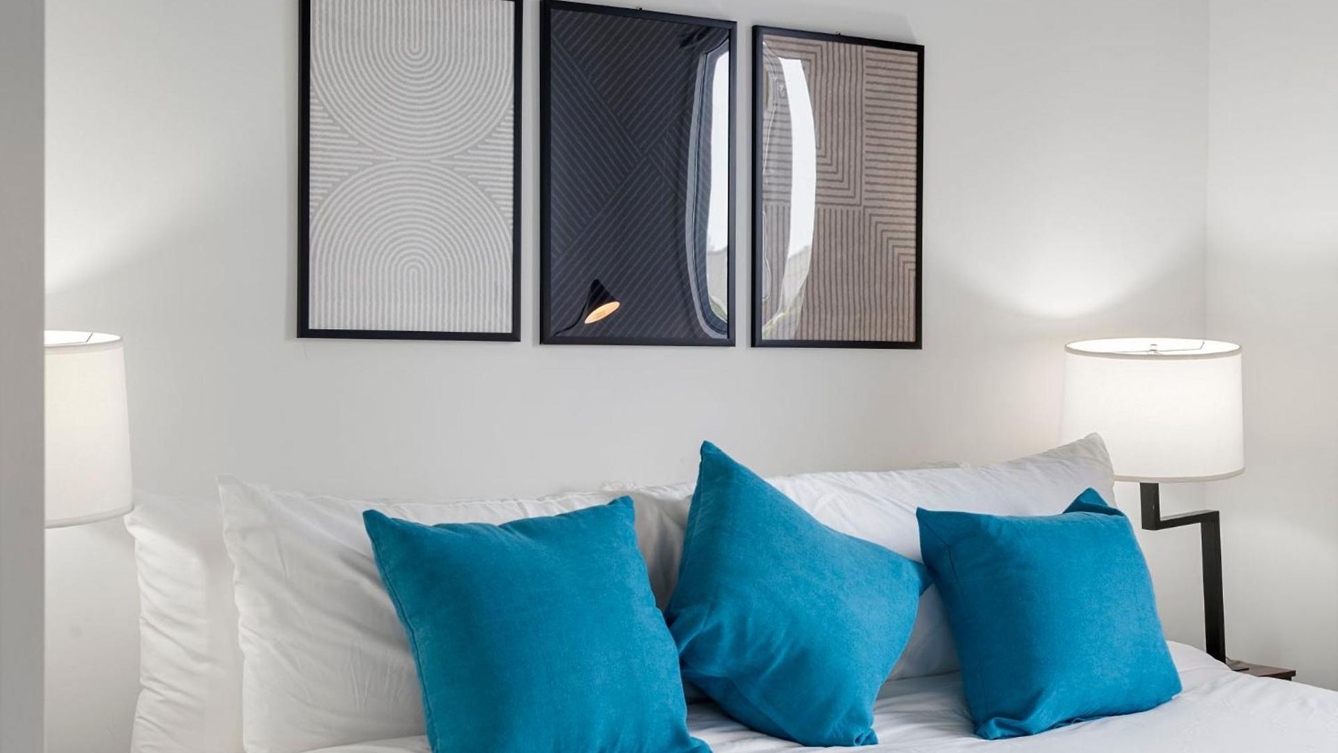 Modern 4br Retreat With Stunning Views Hotel