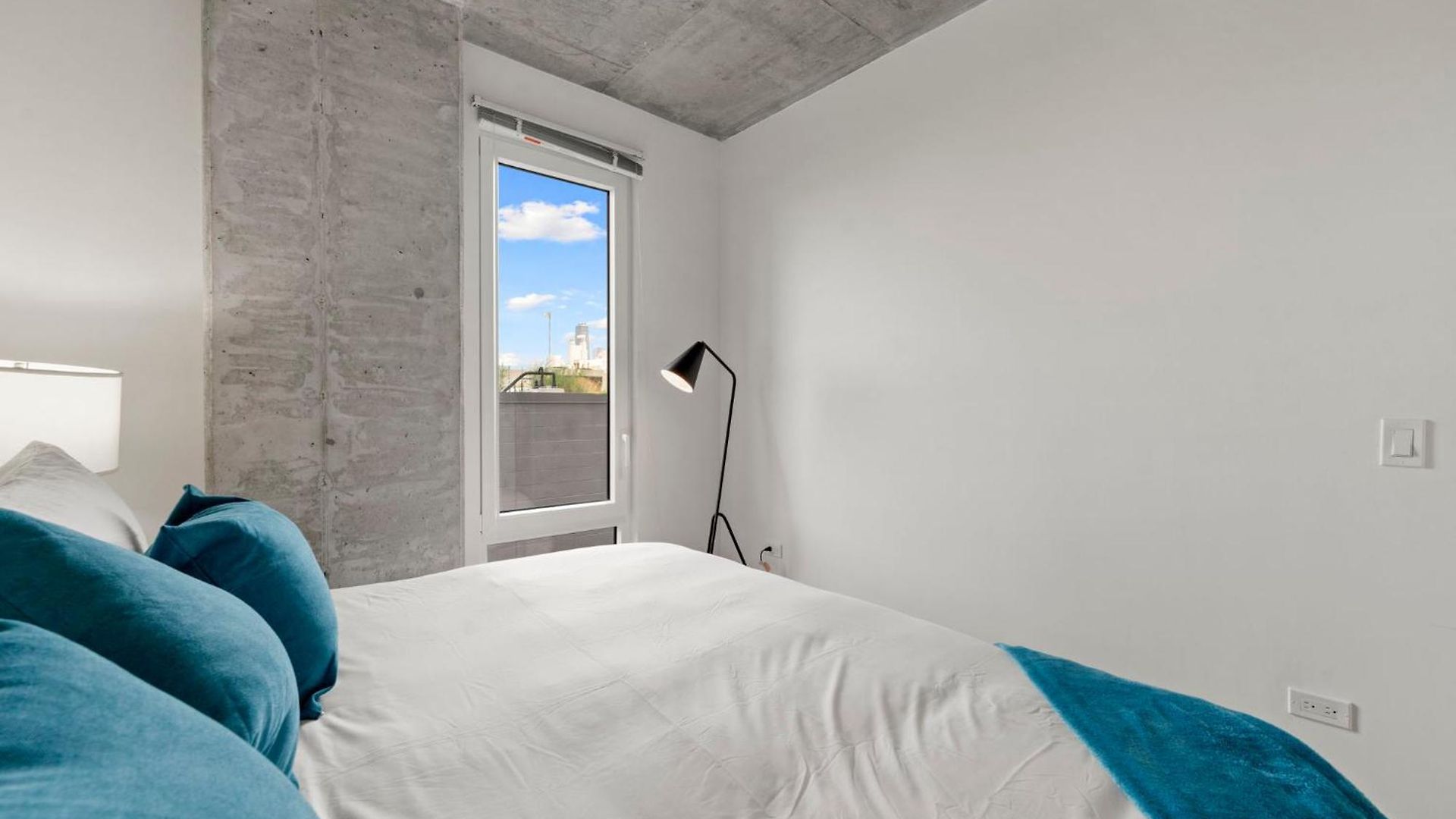 Modern 4br Retreat With Stunning Views *