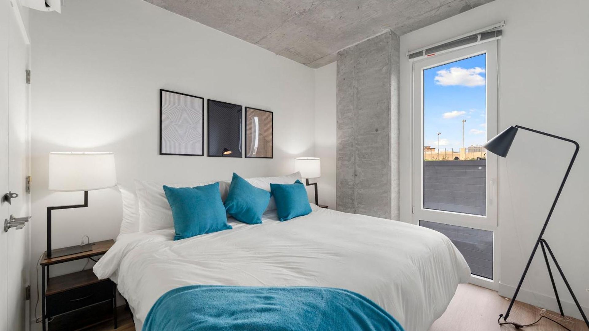Modern 4br Retreat With Stunning Views Hotel *
