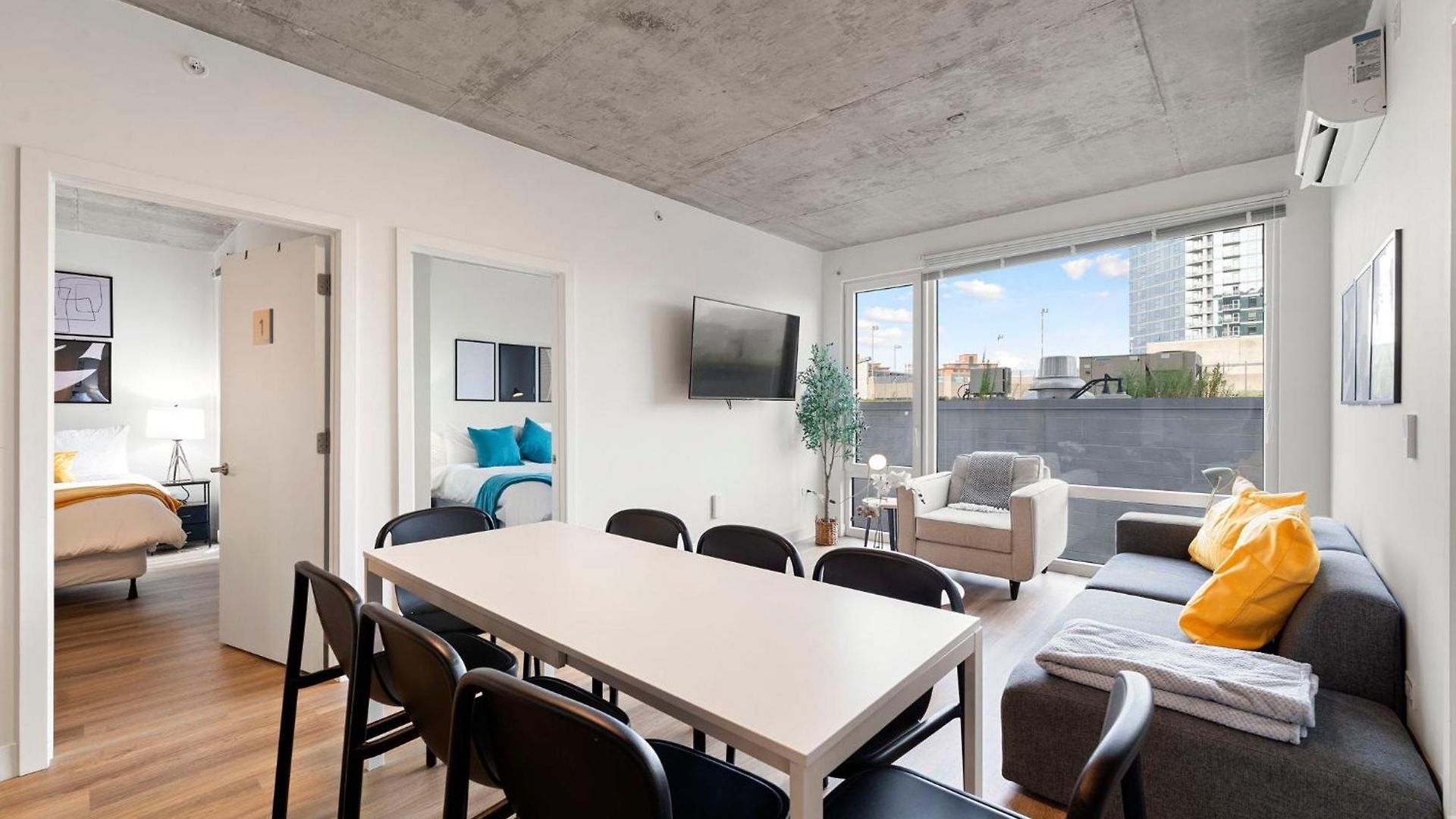Modern 4br Retreat With Stunning Views Hotel