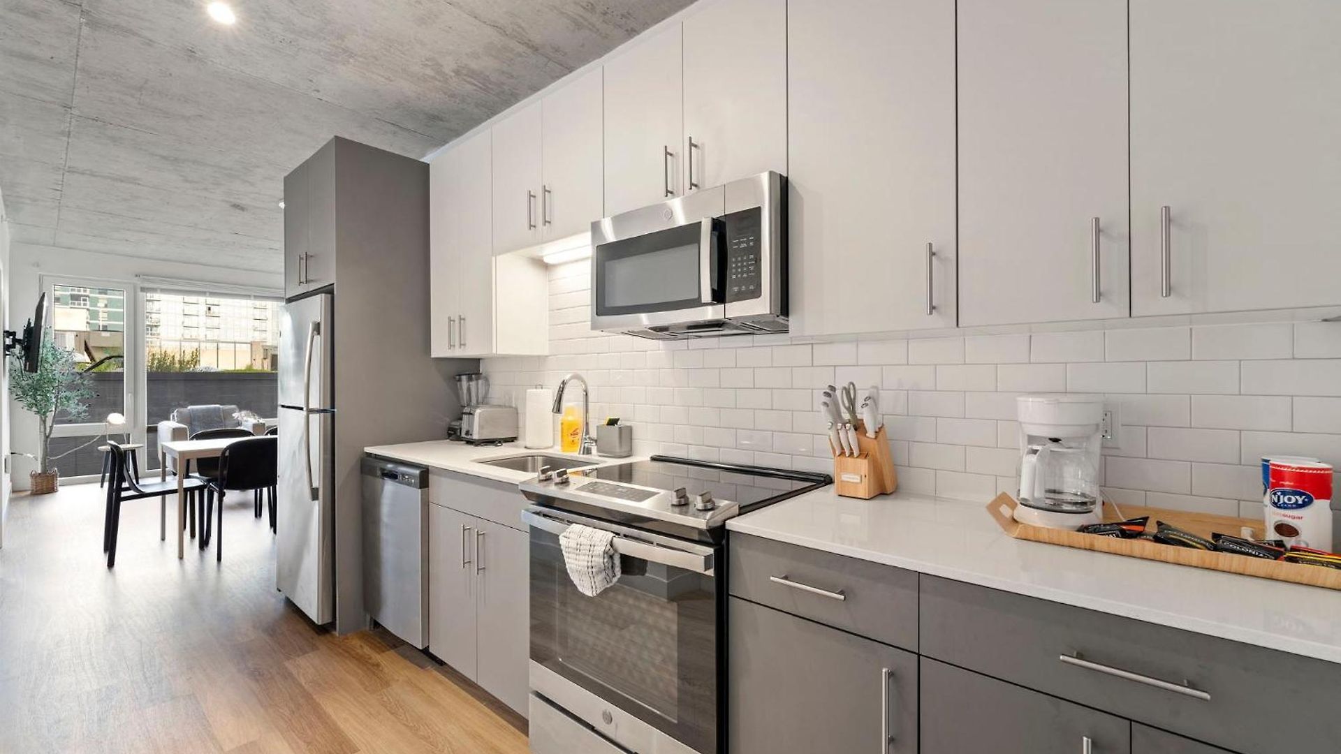 Modern 4br Retreat With Stunning Views *