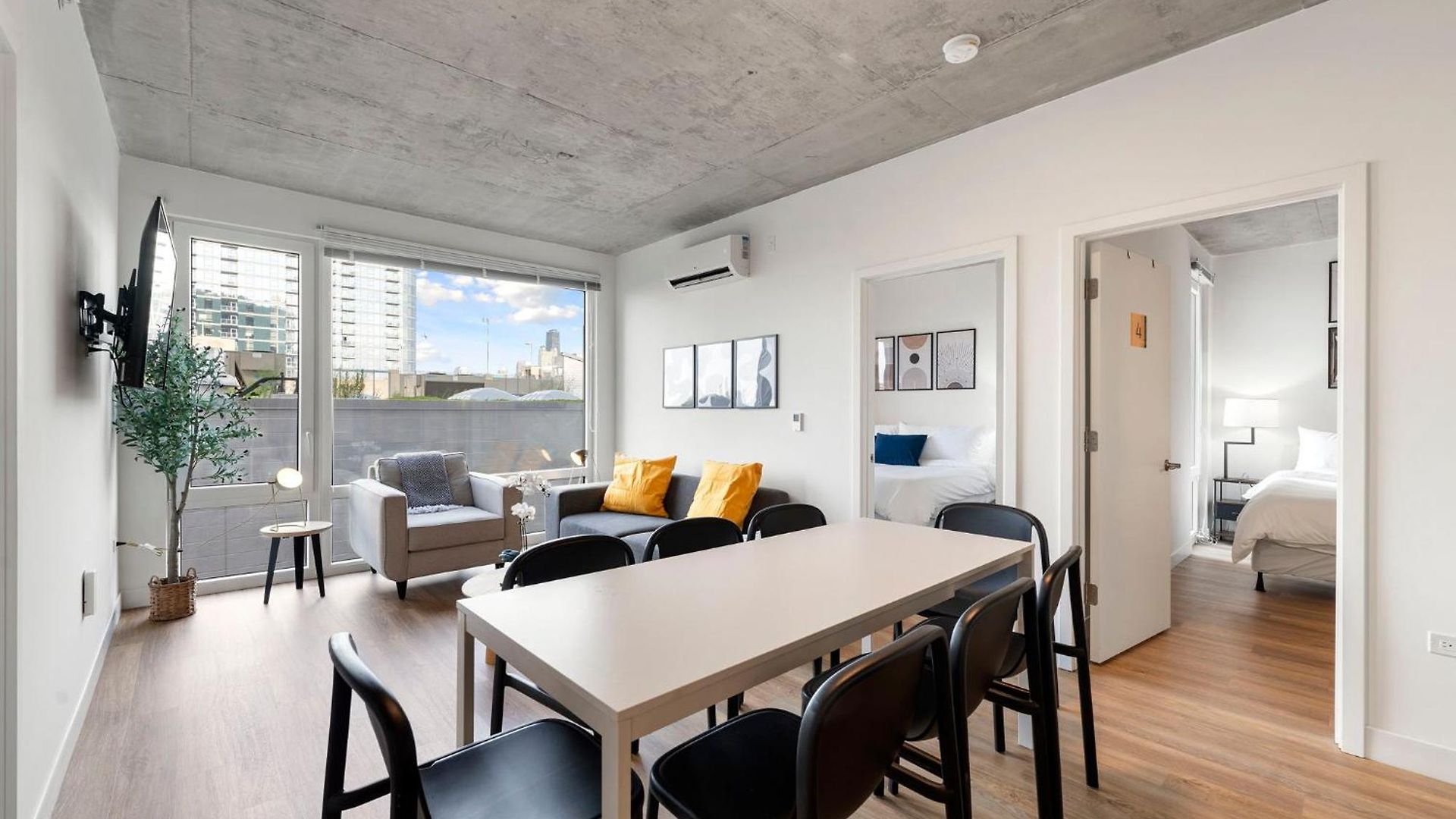 Modern 4br Retreat With Stunning Views Chicago