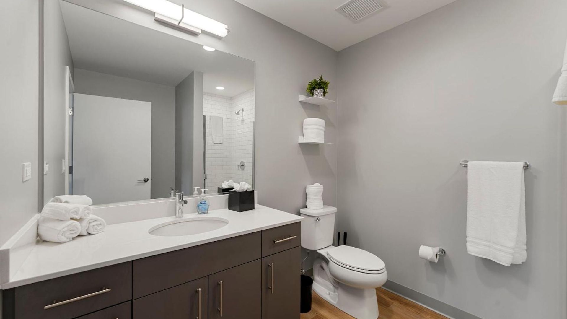 Modern 4br Retreat With Stunning Views *
