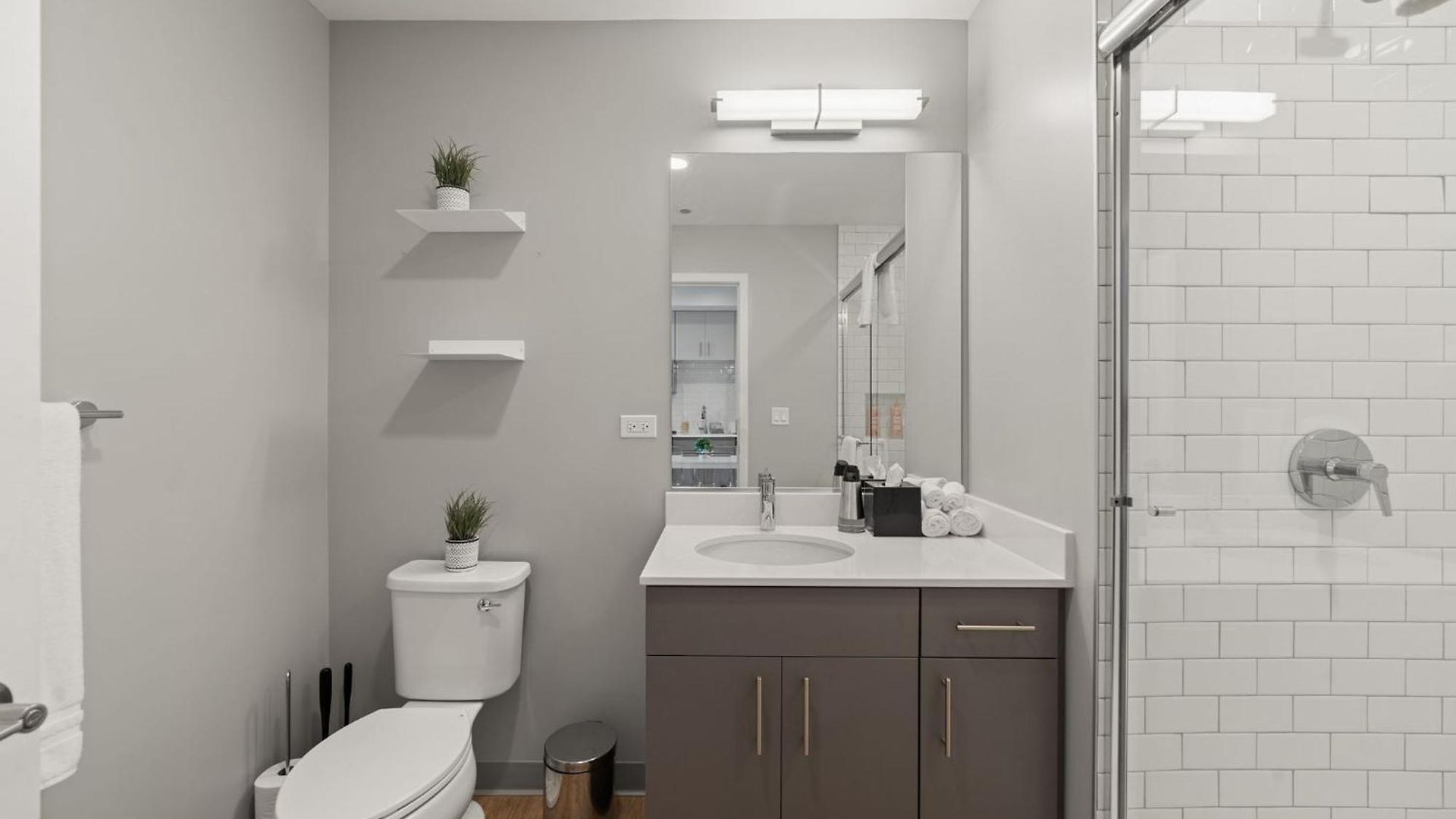 3br Escape Bright Sleek Spacious Chicago