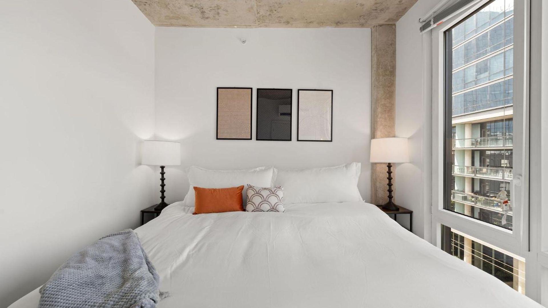 3br Escape Bright Sleek Spacious *