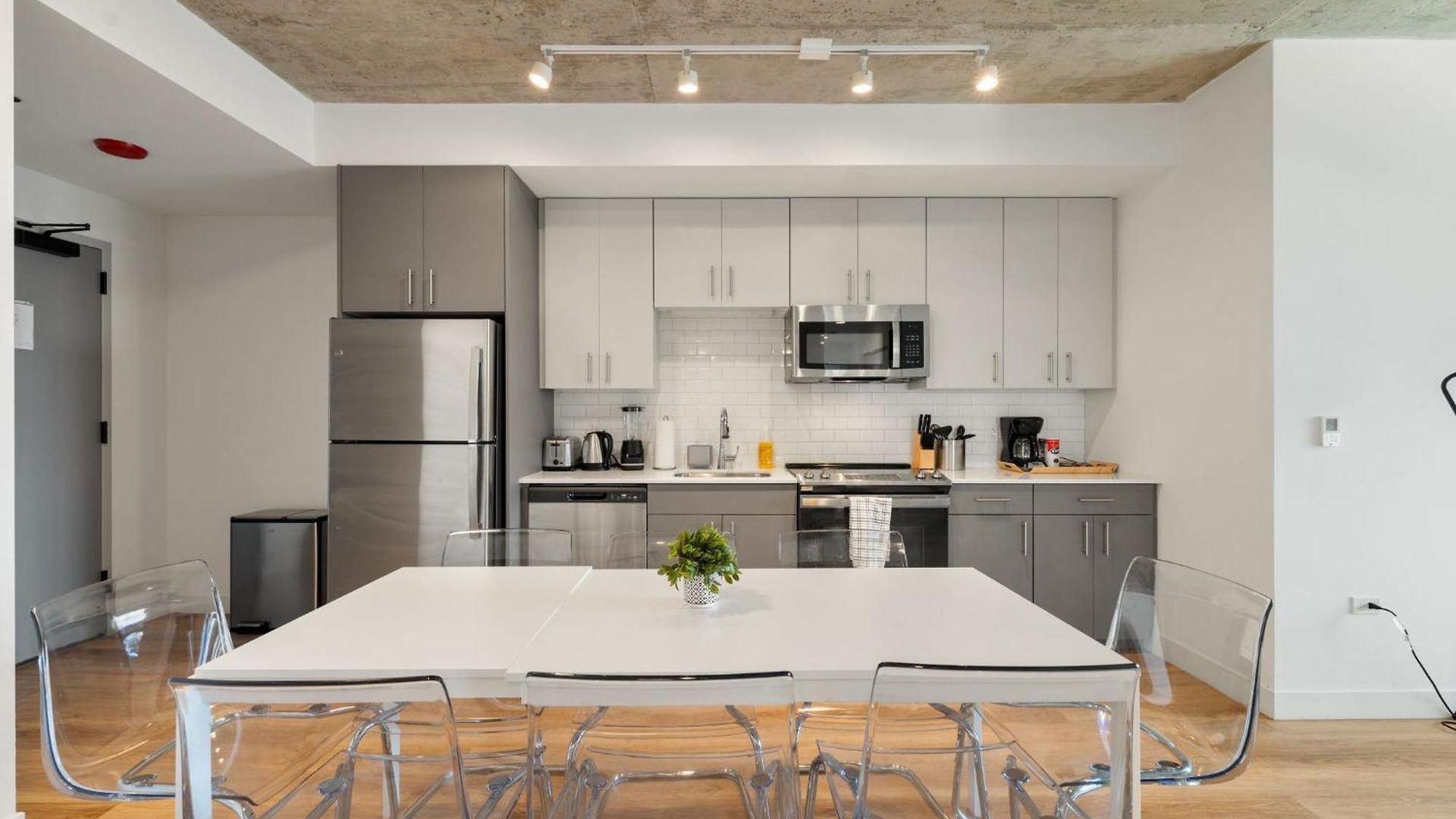 3br Escape Bright Sleek Spacious * Chicago
